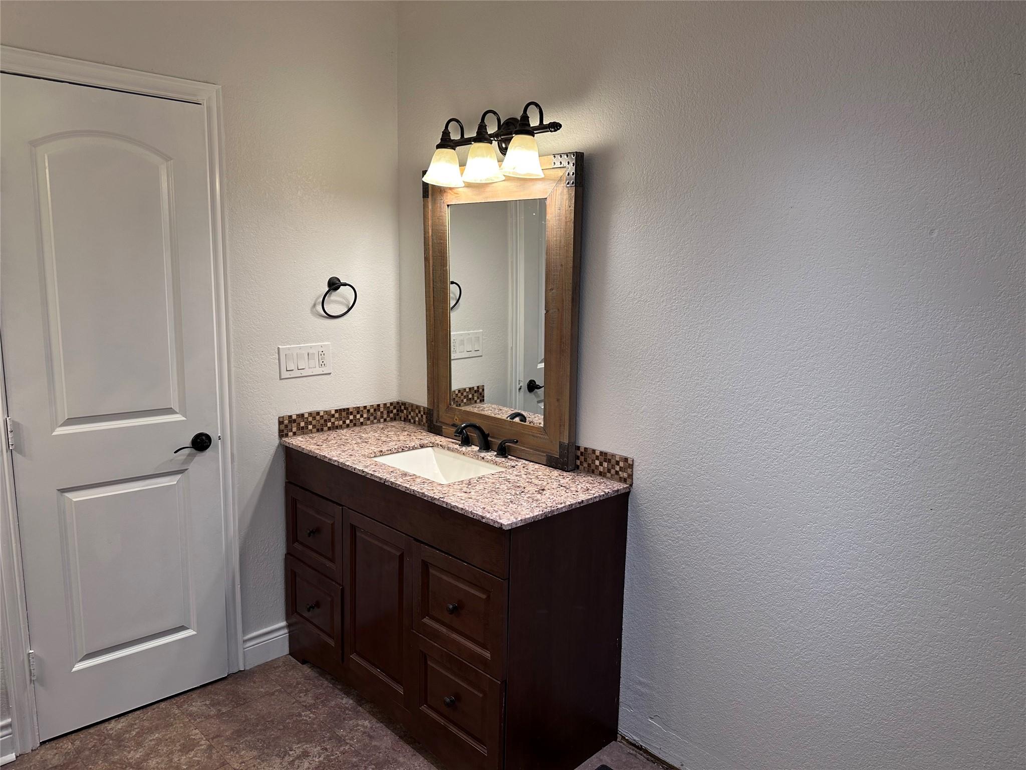 Image 33 of 35 For 1725 Fm 972  