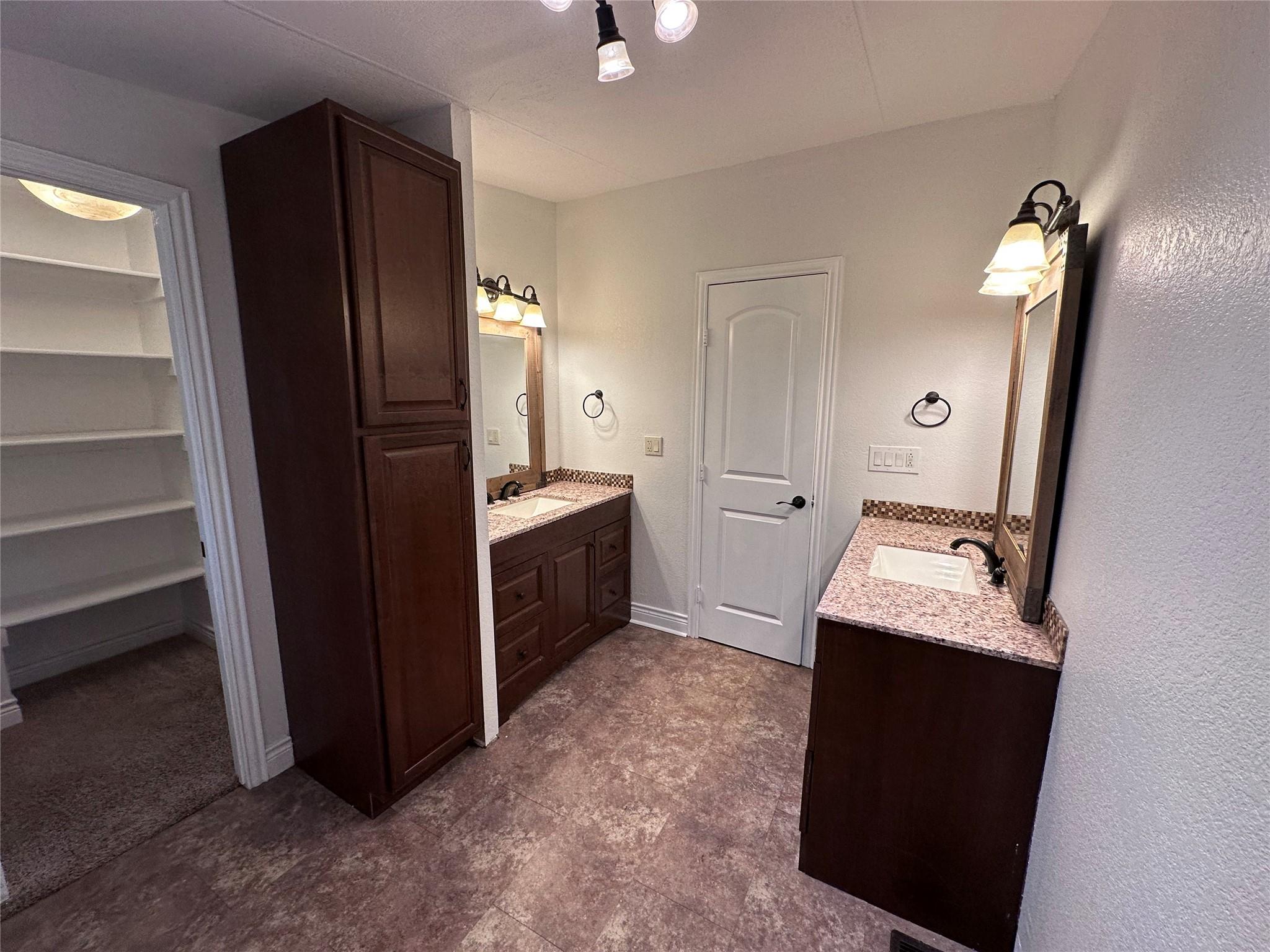 Image 34 of 35 For 1725 Fm 972  