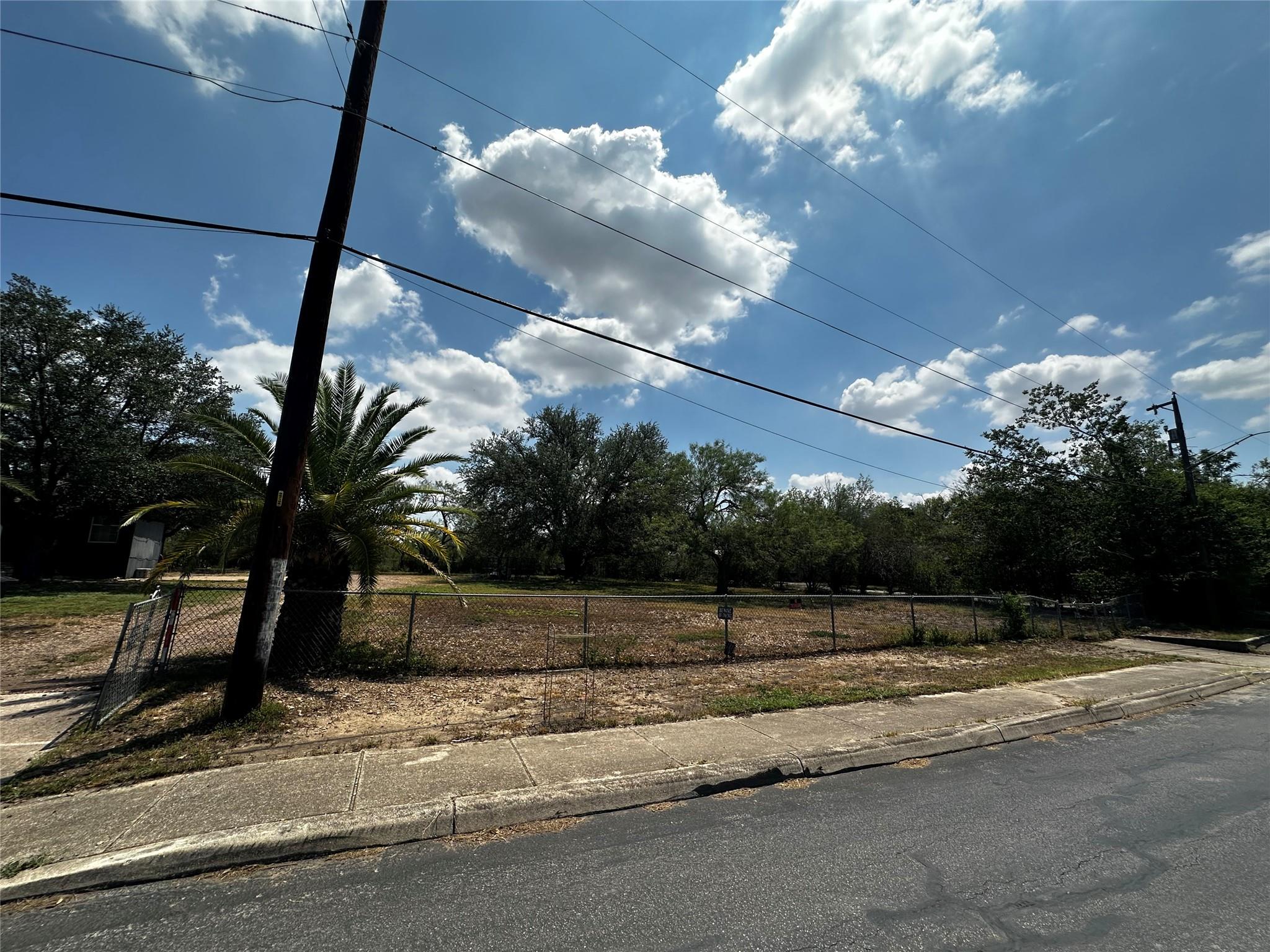 Image 10 of 11 For 7922 Dempsey St