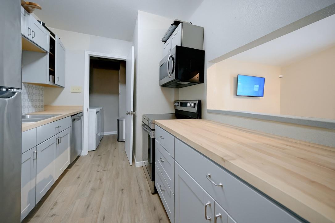 Image 7 of 20 For 6319 & 6321 Worchester Knl