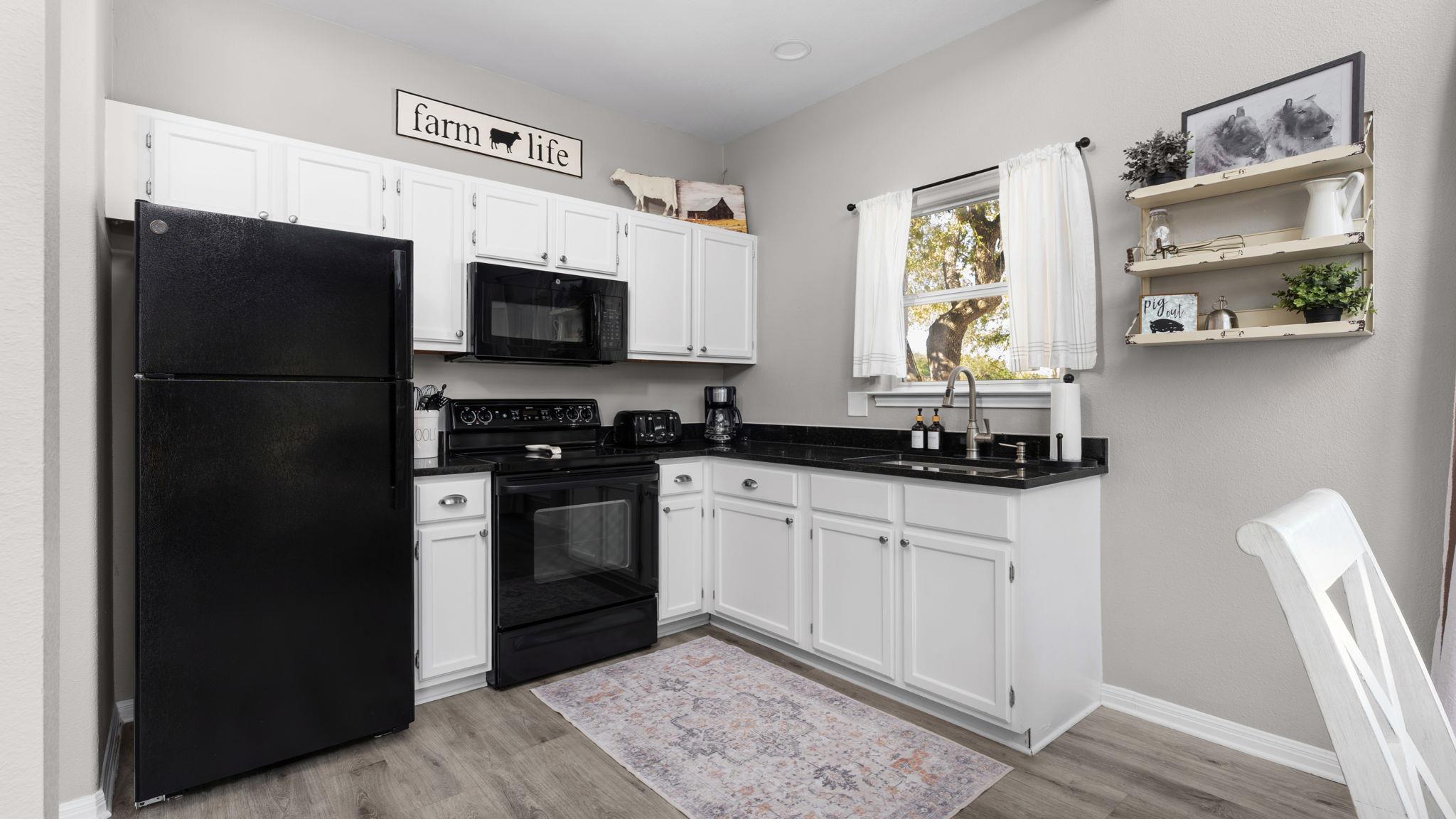 Image 36 of 39 For 25711 Hamilton Pool Rd