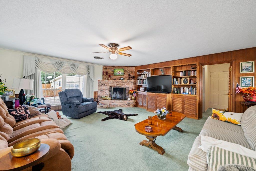 Image 12 of 40 For 699 Floral Ave