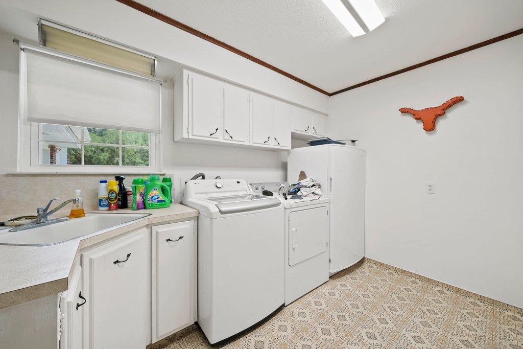 Image 16 of 40 For 699 Floral Ave