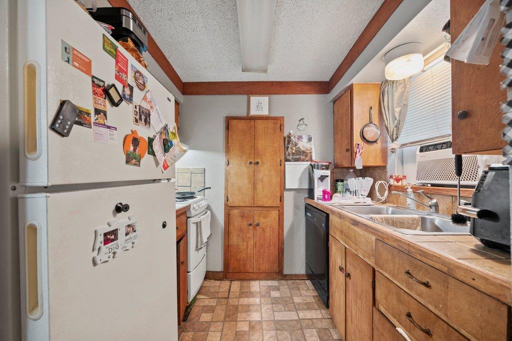 Image 36 of 40 For 699 Floral Ave