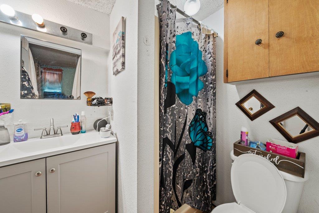 Image 38 of 40 For 699 Floral Ave