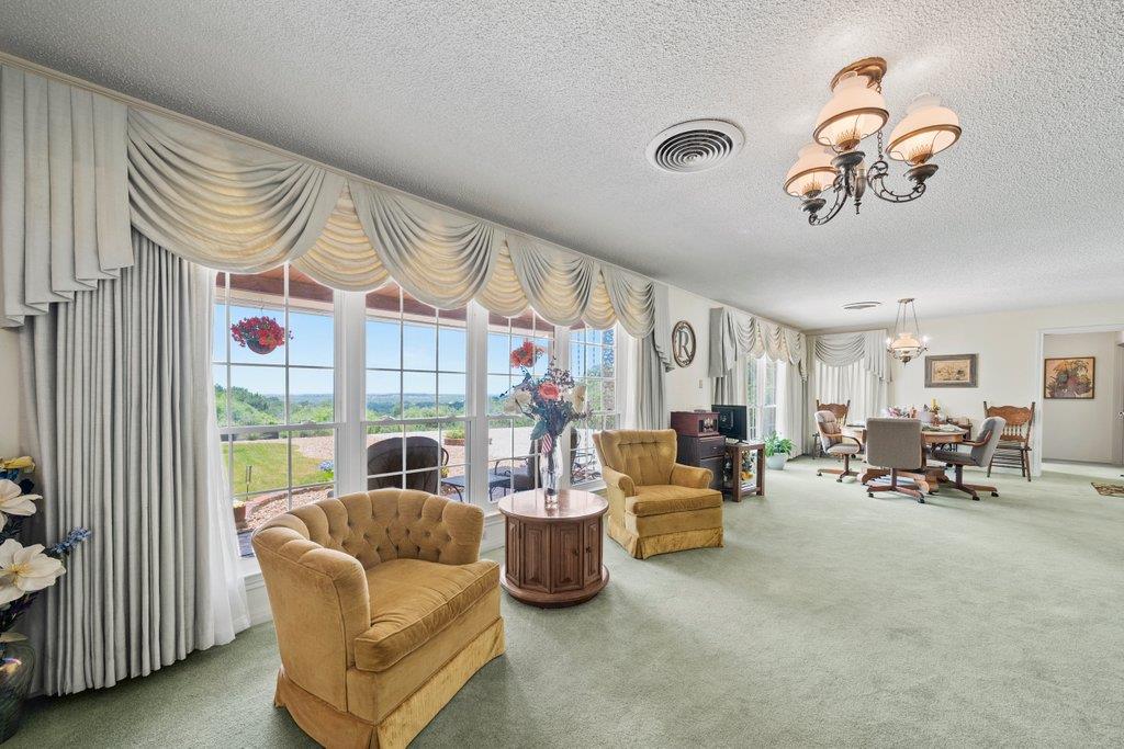 Image 9 of 40 For 699 Floral Ave