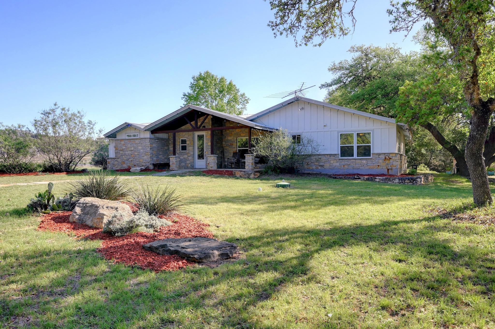 Details for 842 Cougar Dr, Canyon Lake, TX 78133