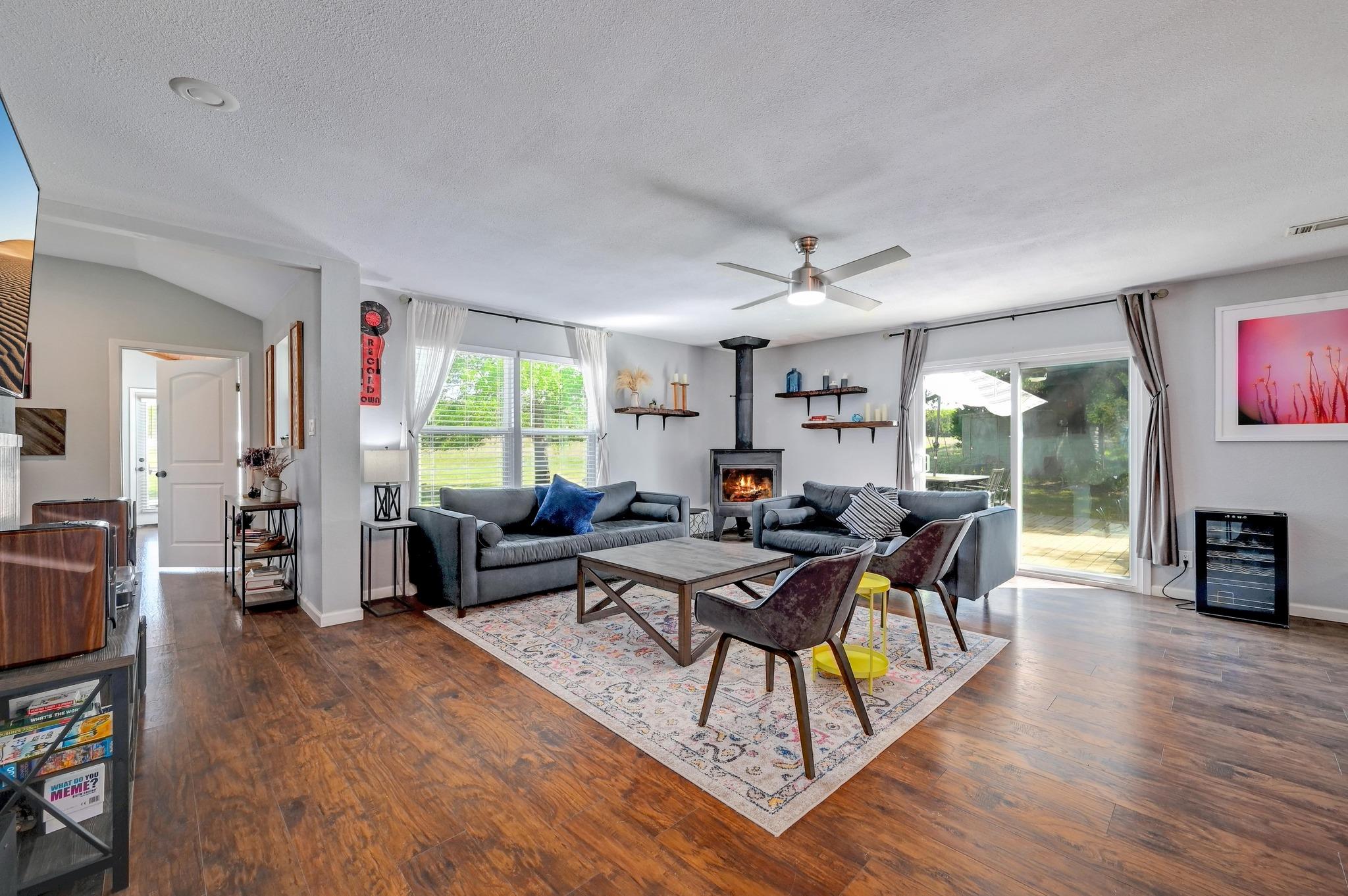 Image 6 of 36 For 842 Cougar Dr