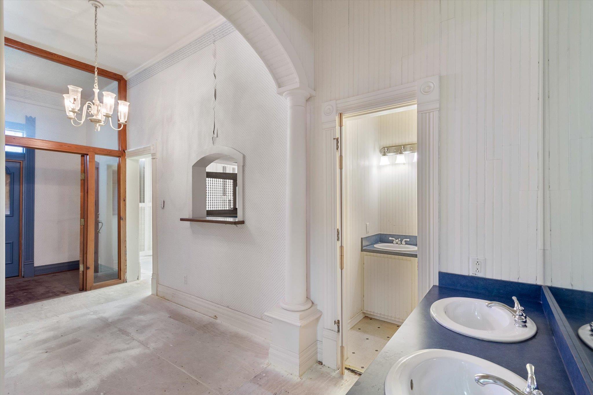 Image 12 of 24 For 321 S Lbj  