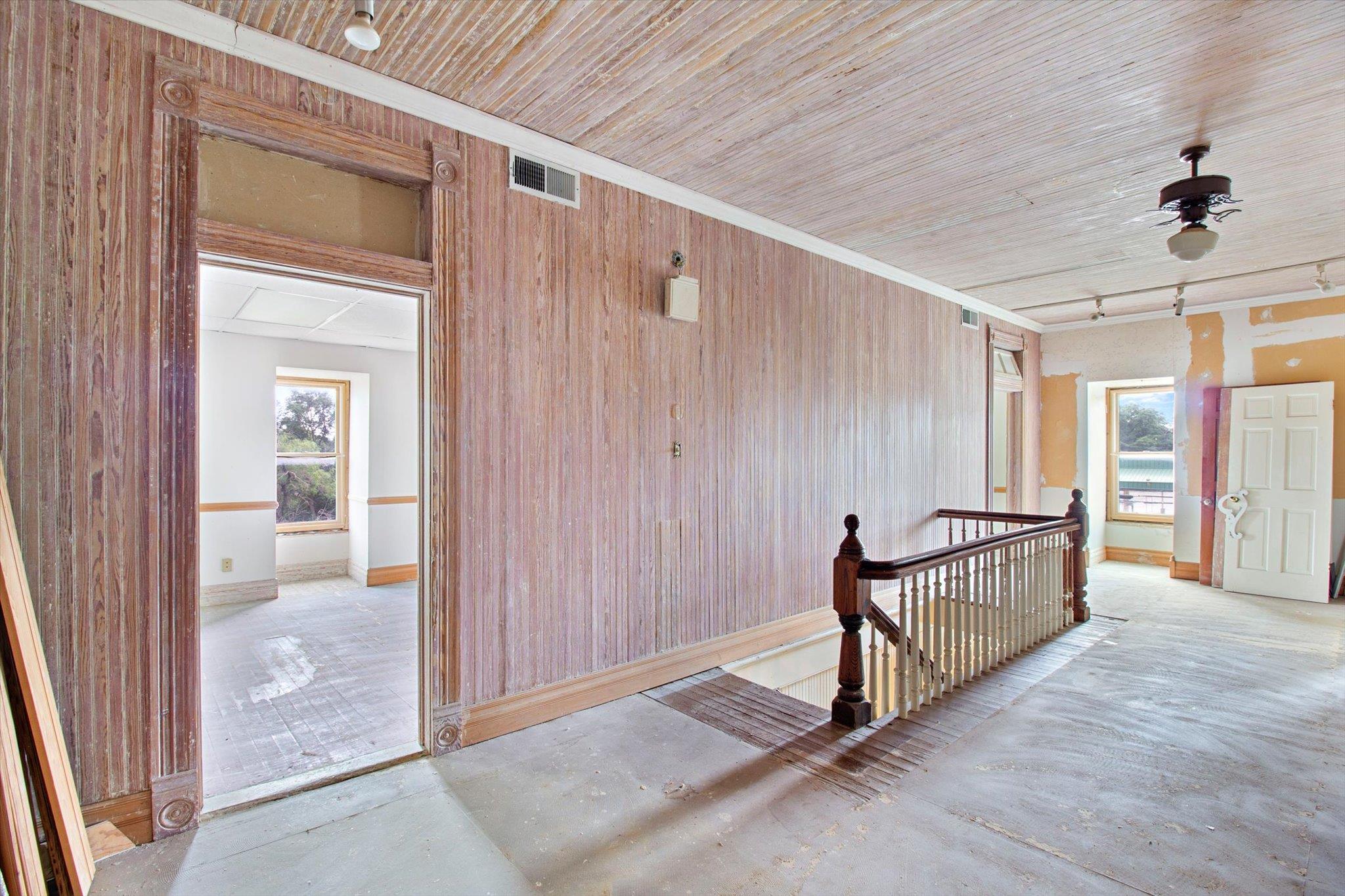 Image 16 of 24 For 321 S Lbj  