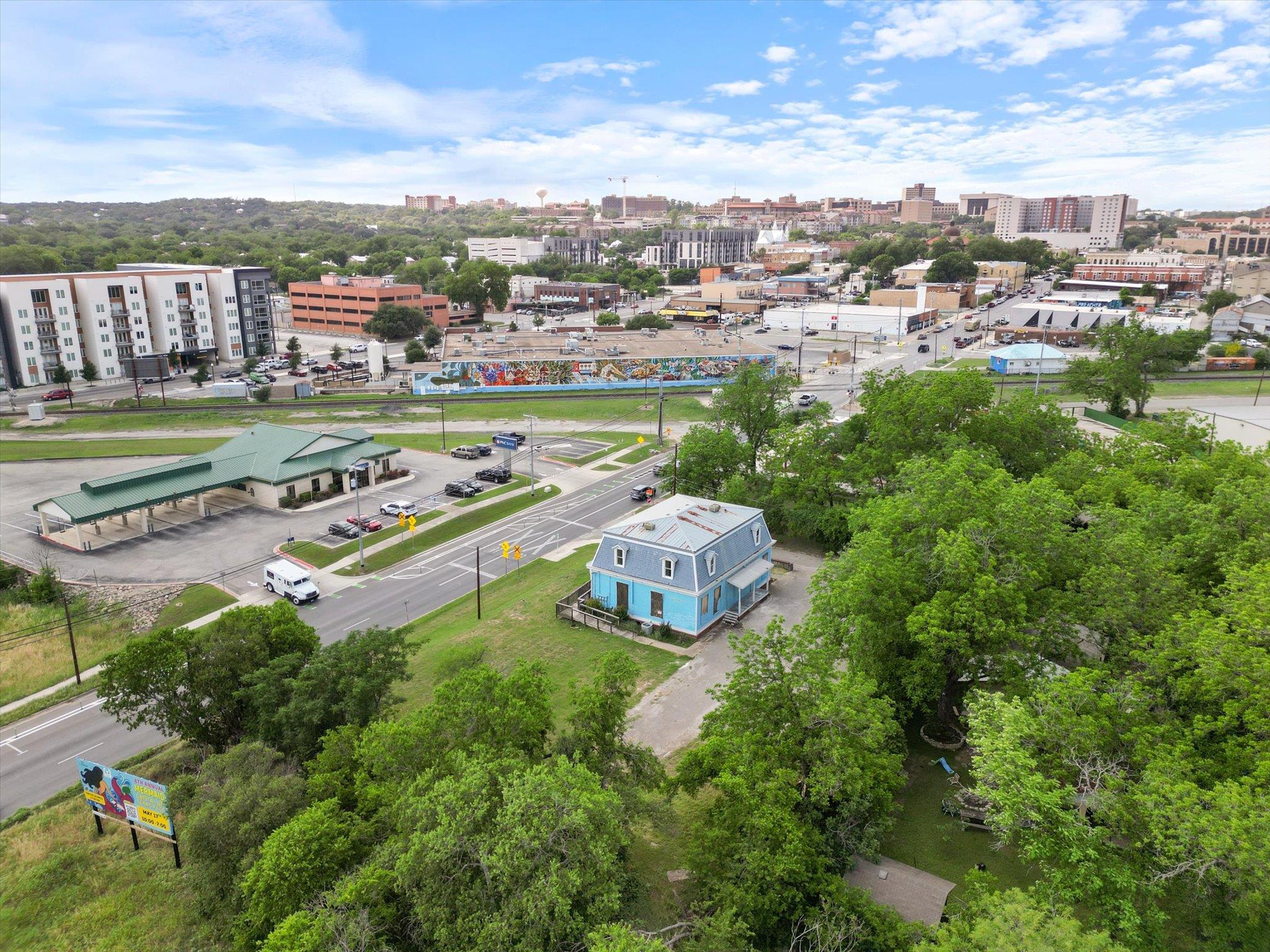 Image 22 of 24 For 321 S Lbj  