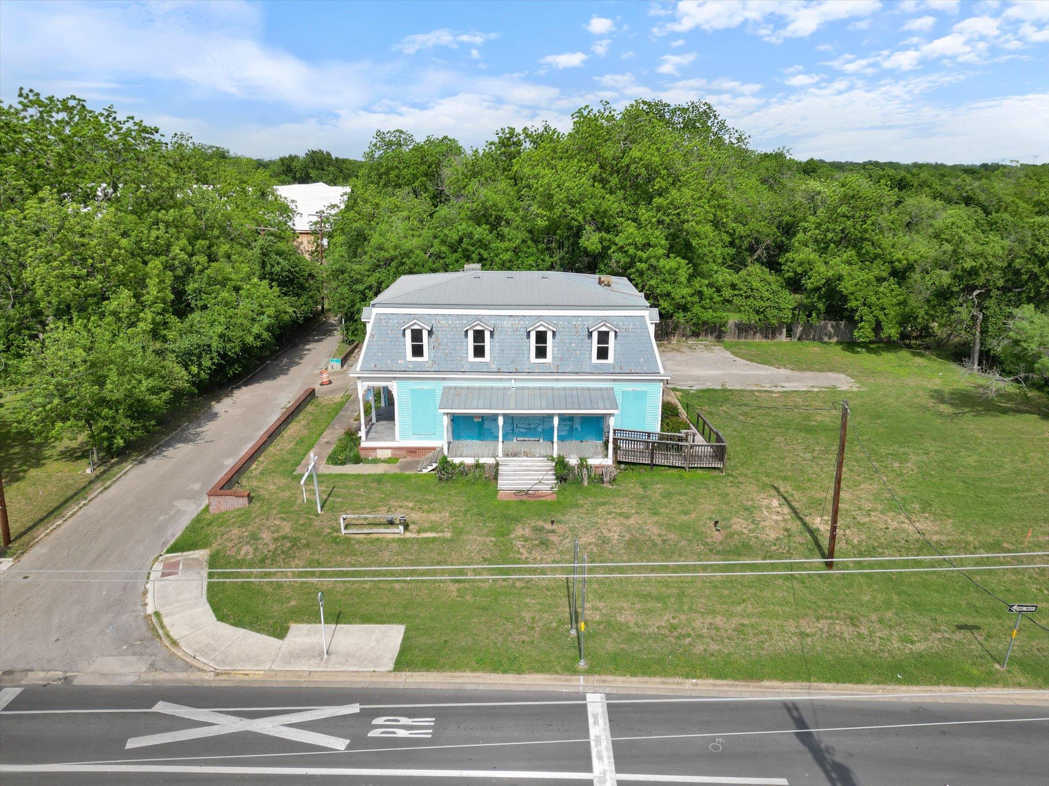 Image 4 of 24 For 321 S Lbj  