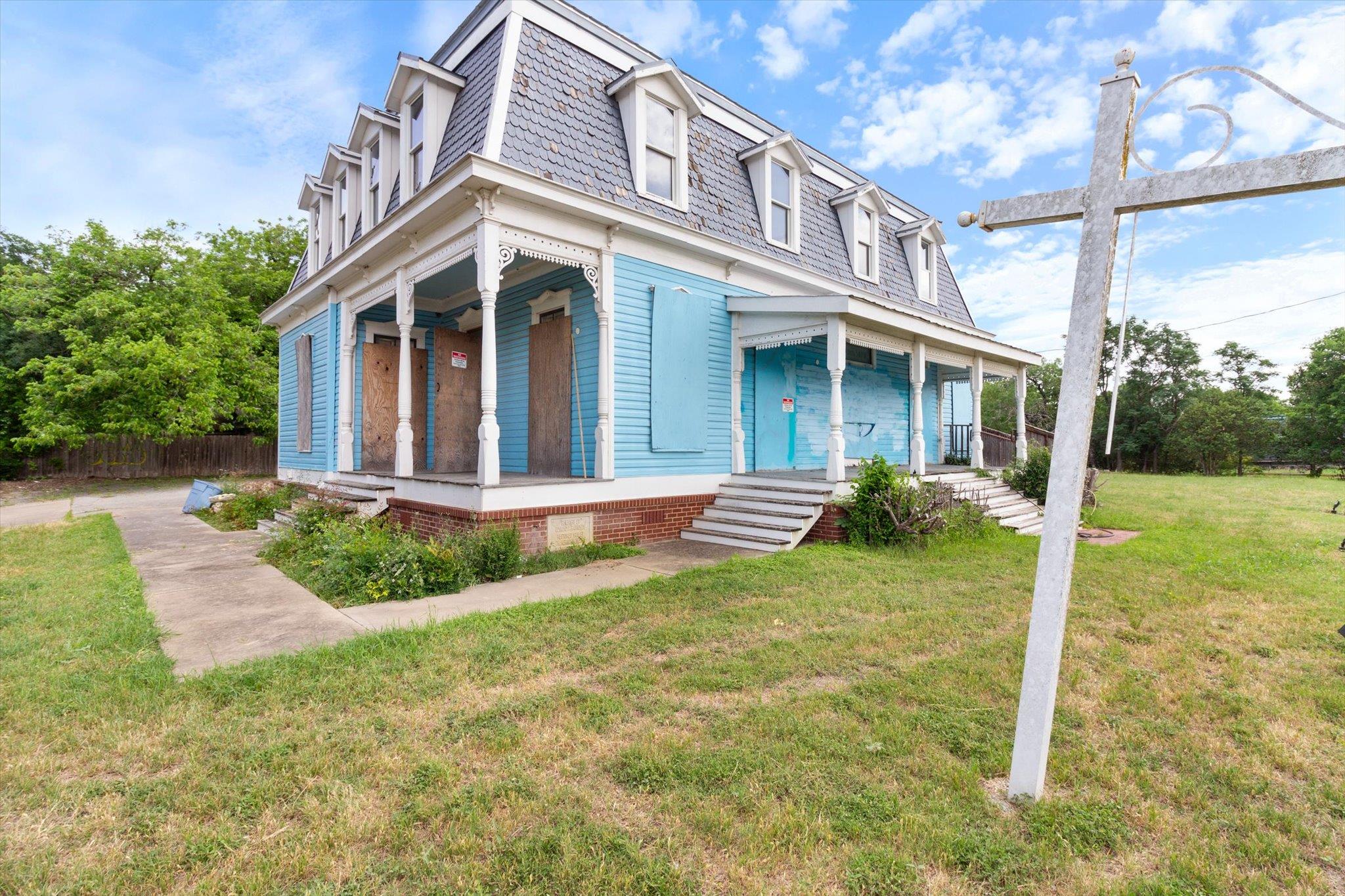 Image 8 of 24 For 321 S Lbj  