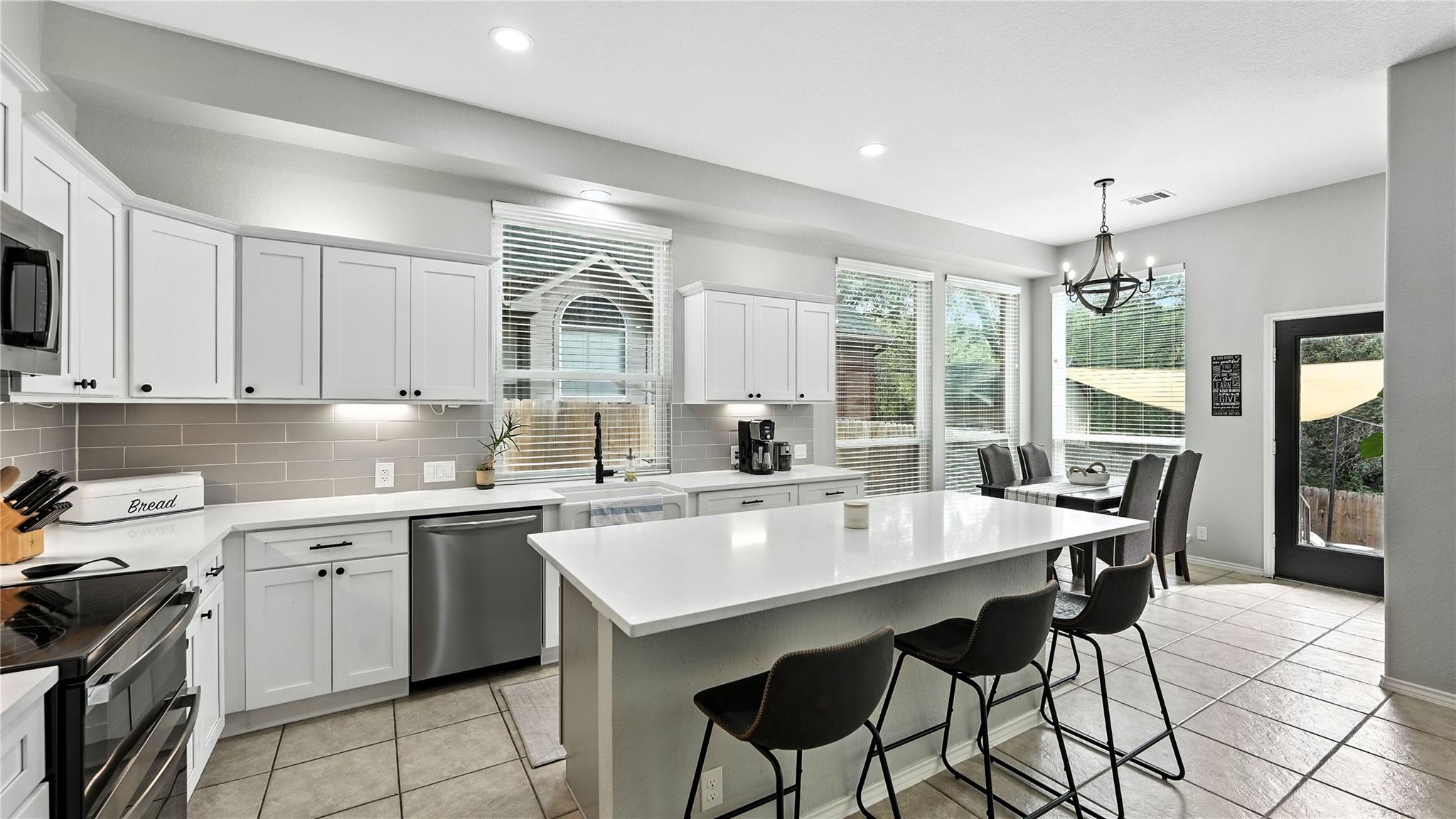 Image 11 of 37 For 2448 Woodbridge Way