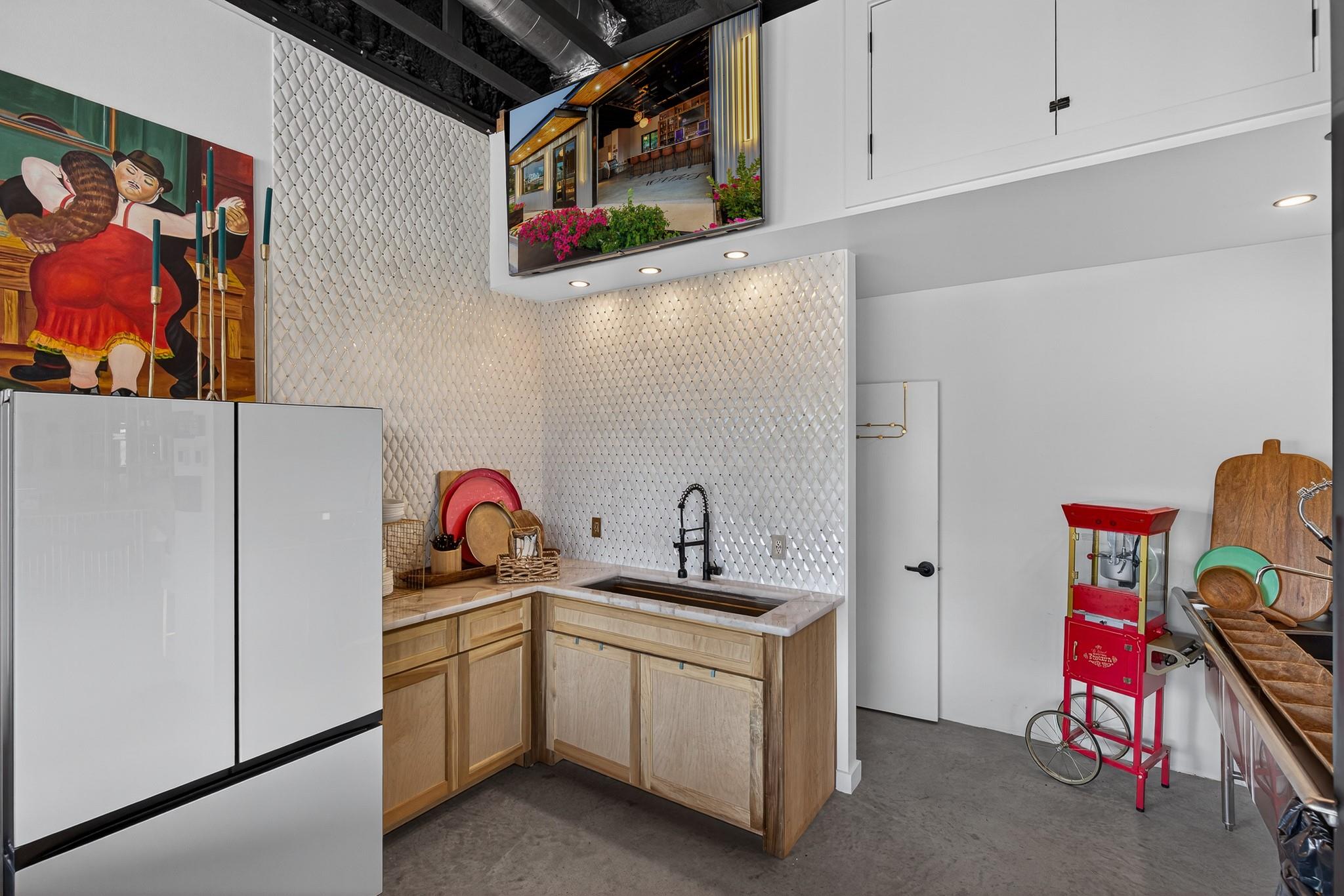 Image 11 of 38 For 105 Us Hwy 281 N