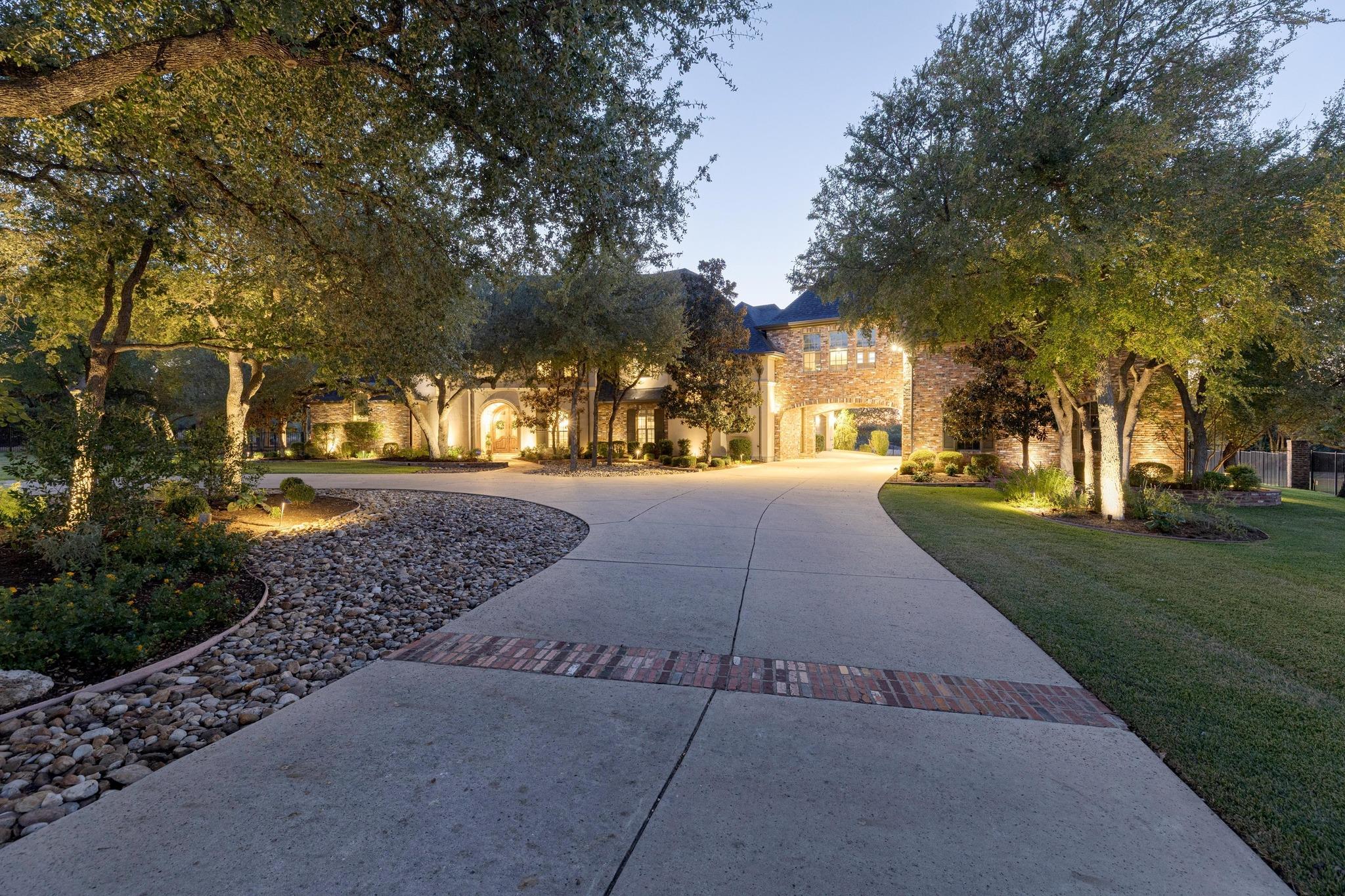 Image 2 of 40 For 216 Vista Ln