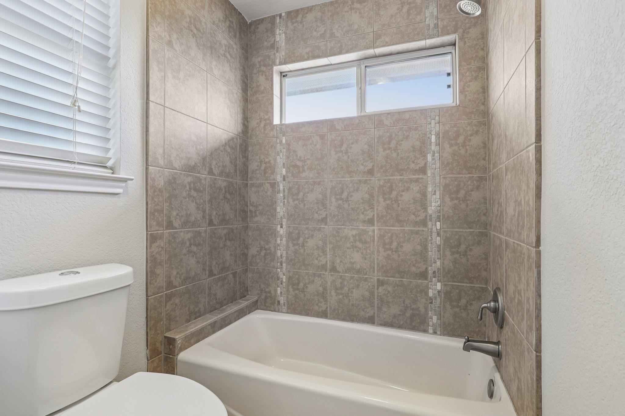 Image 14 of 27 For 1477 Lavaca  
