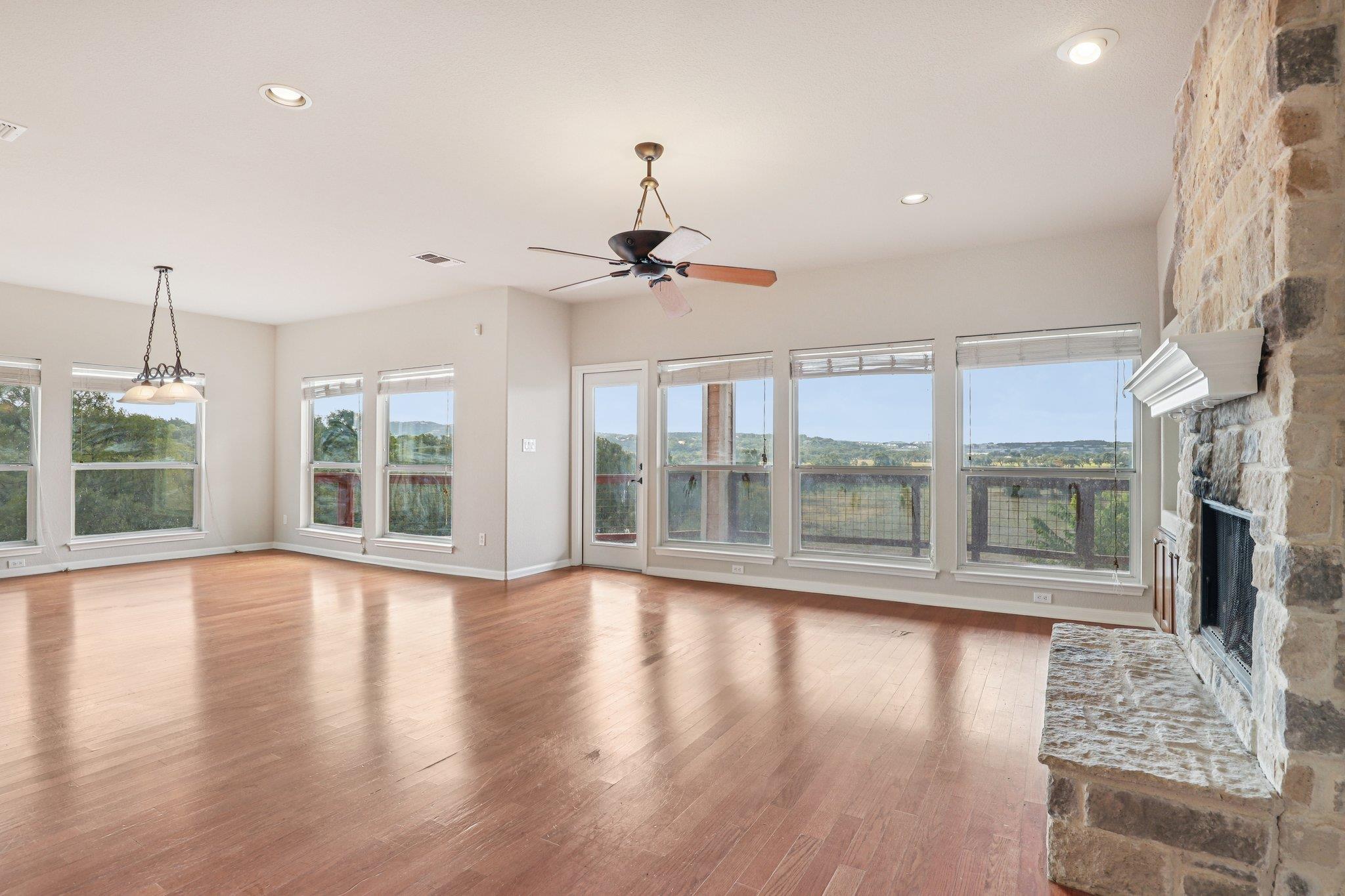 Image 4 of 27 For 1477 Lavaca  