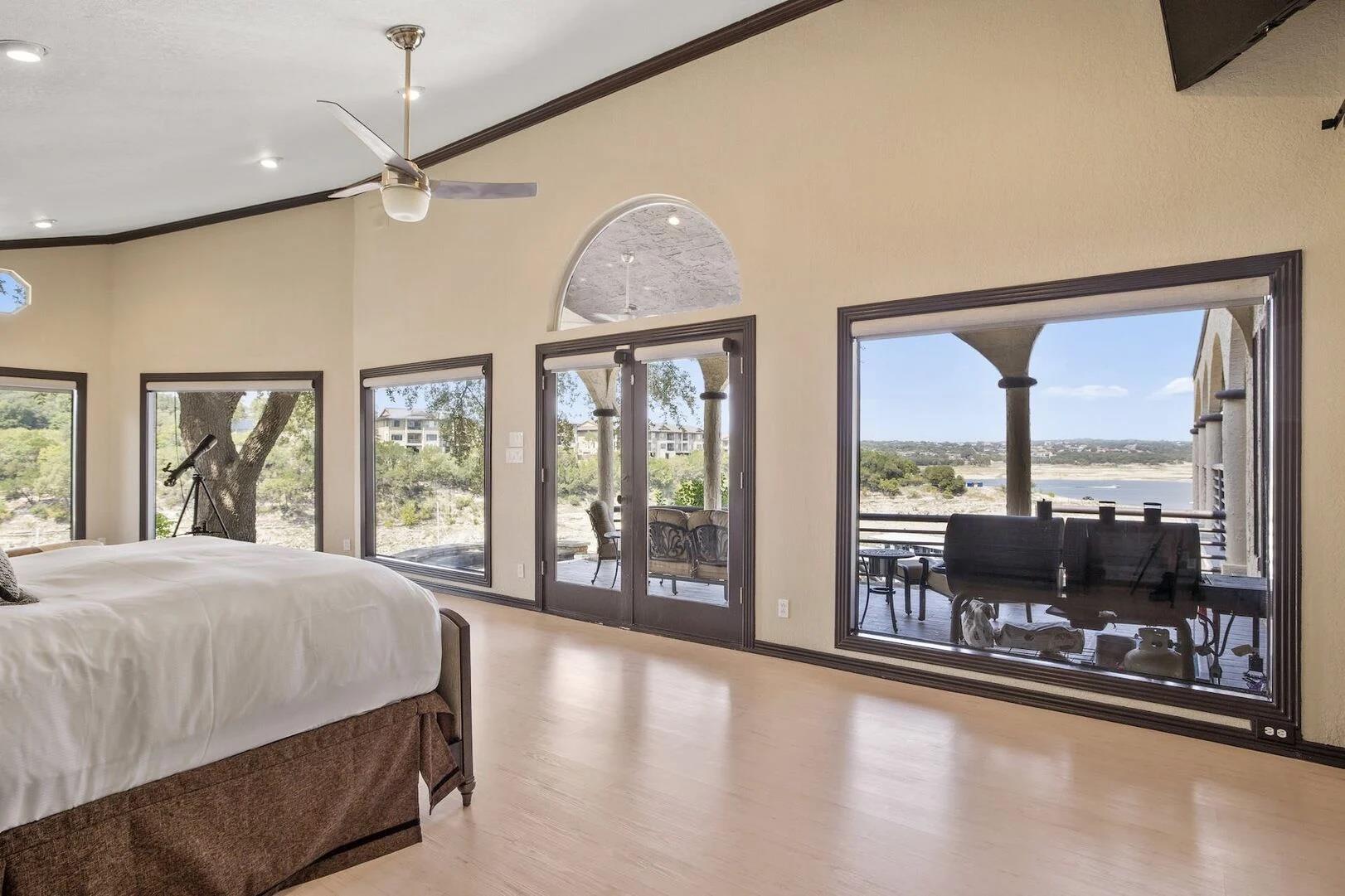 Image 20 of 40 For 925 Challenger