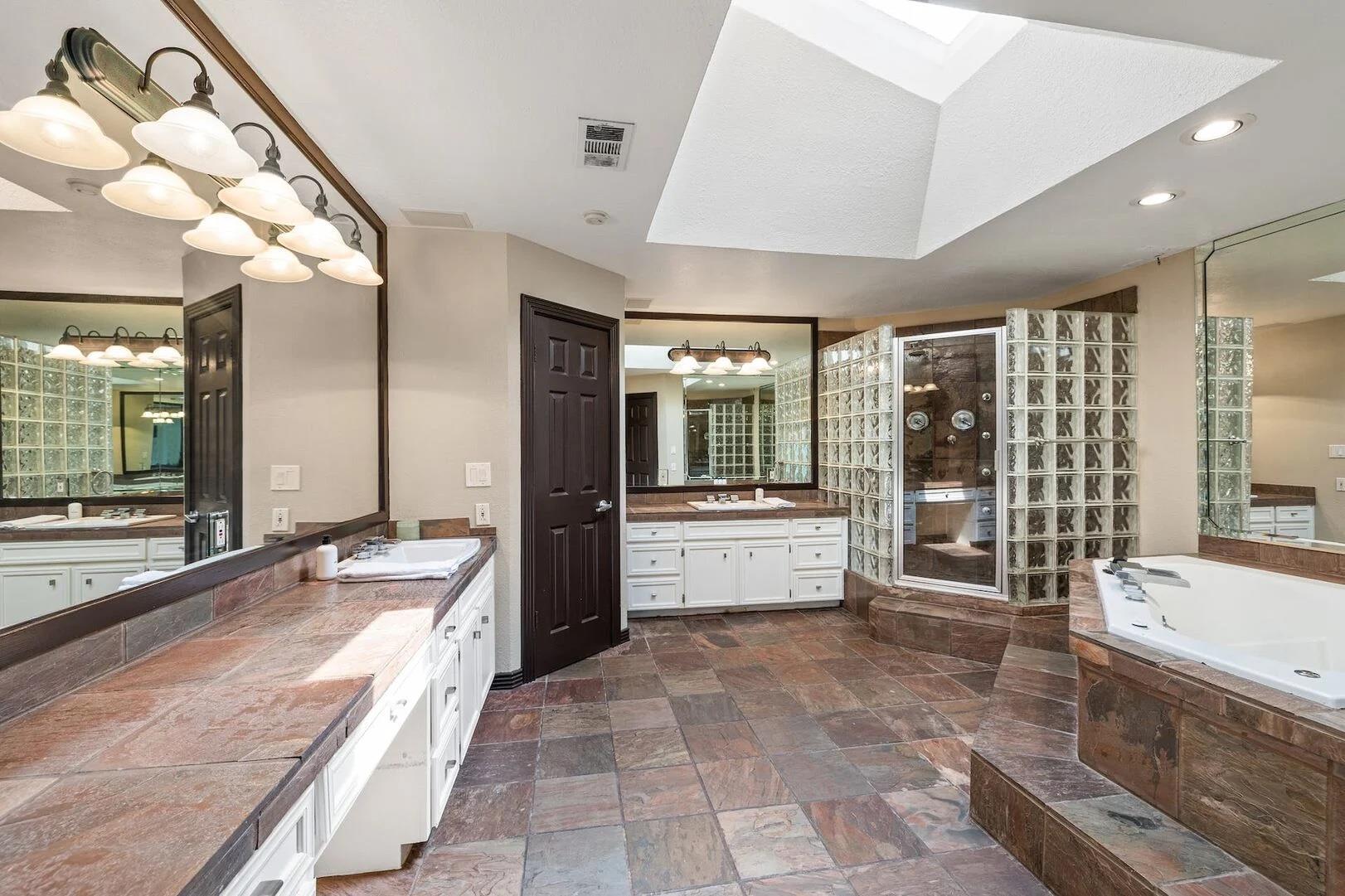 Image 21 of 40 For 925 Challenger