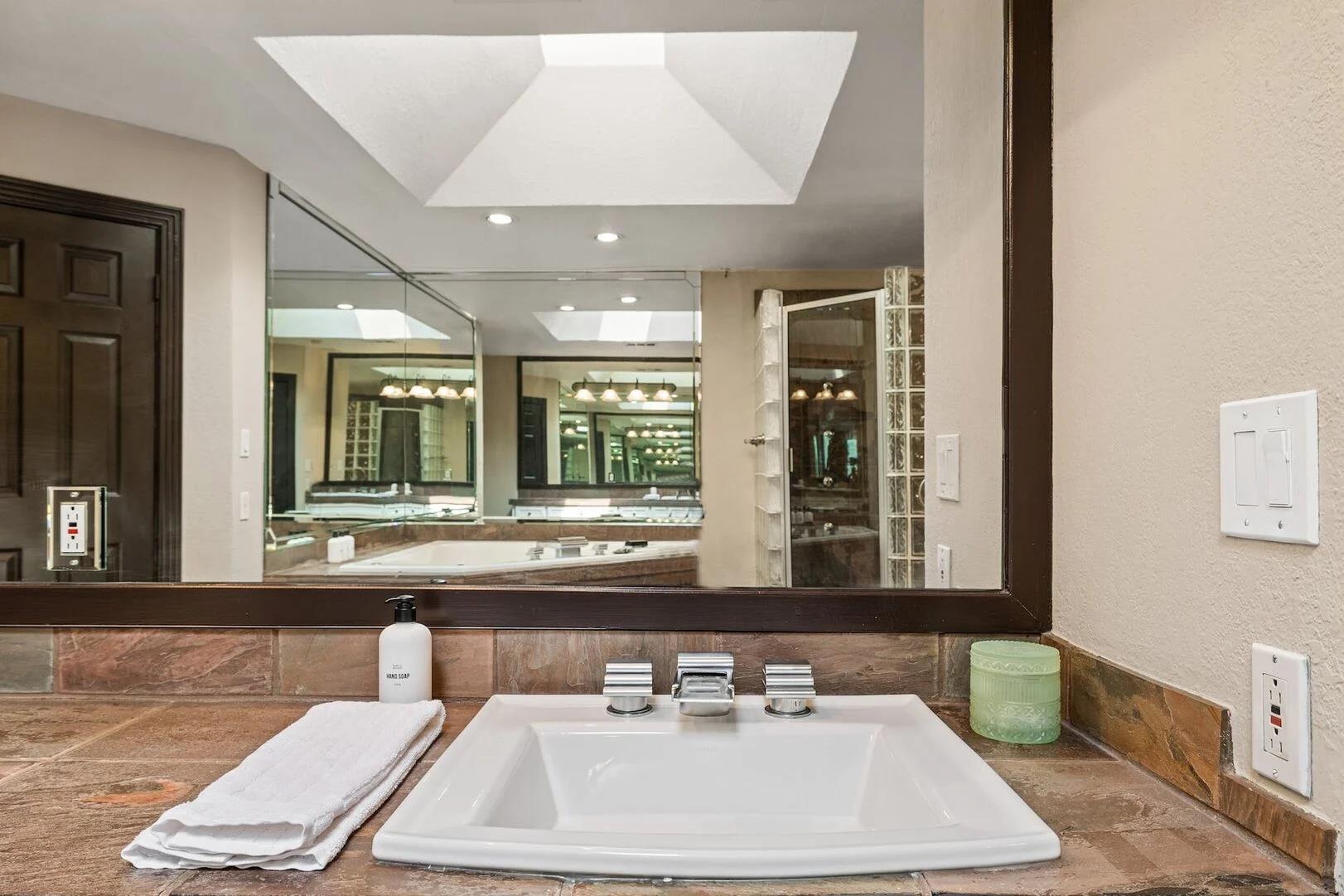 Image 22 of 40 For 925 Challenger