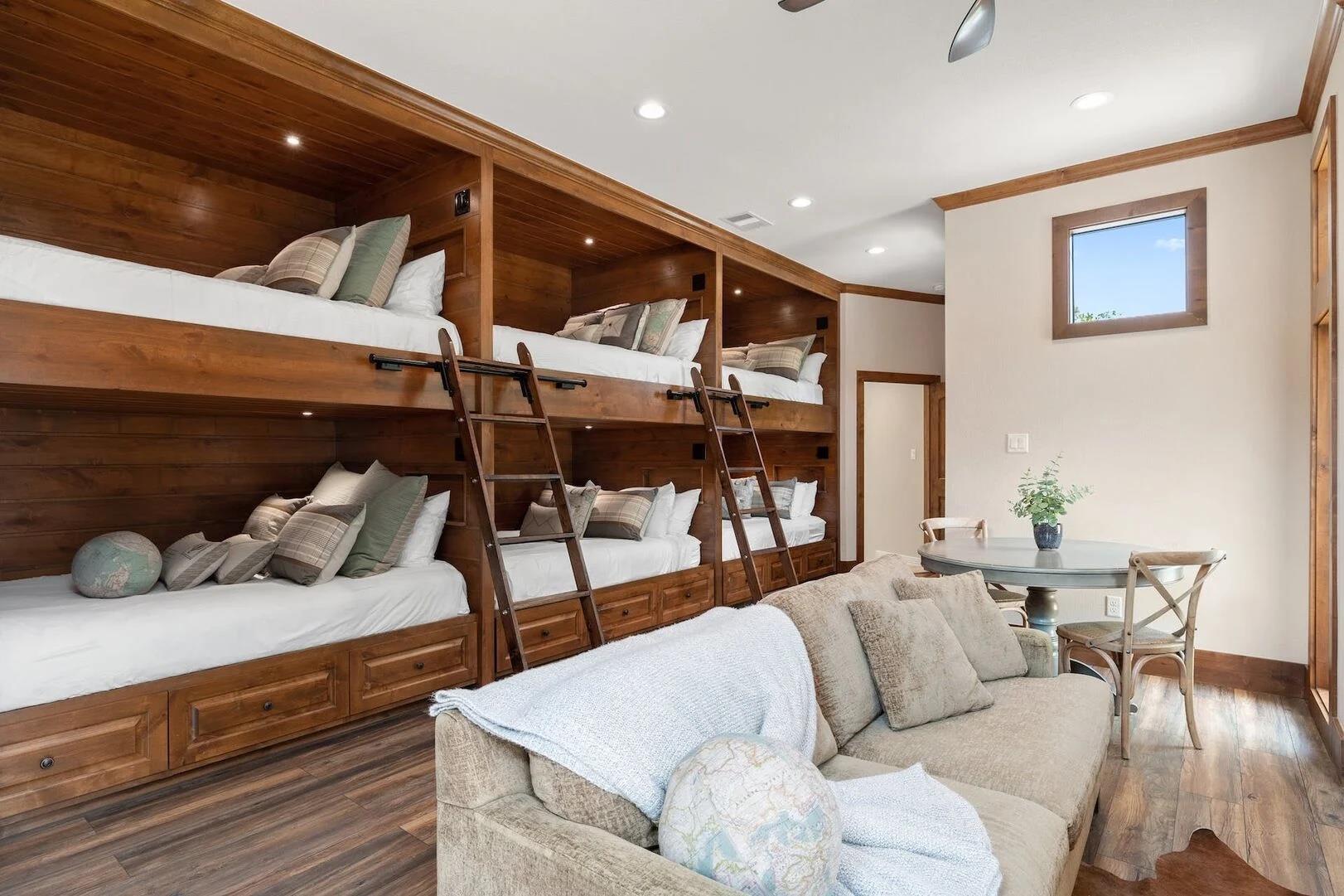 Image 31 of 40 For 925 Challenger