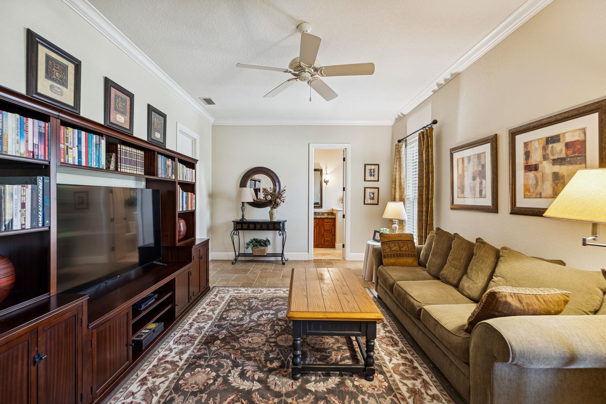 Image 25 of 37 For 358 Mariposa Loop