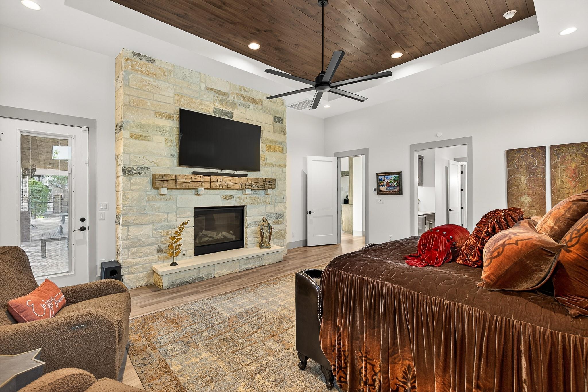 Image 18 of 38 For 1011 Moss Downs