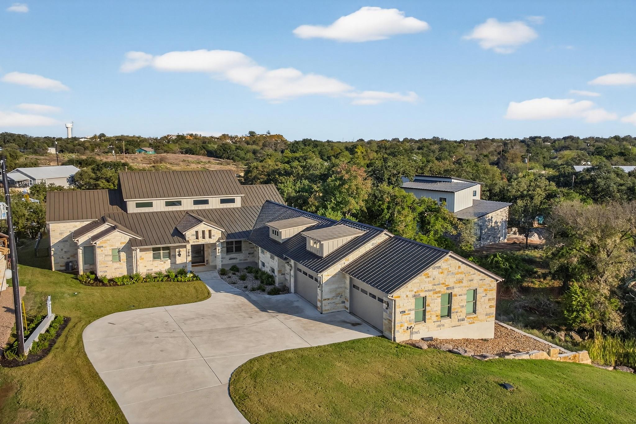 Image 2 of 38 For 1011 Moss Downs