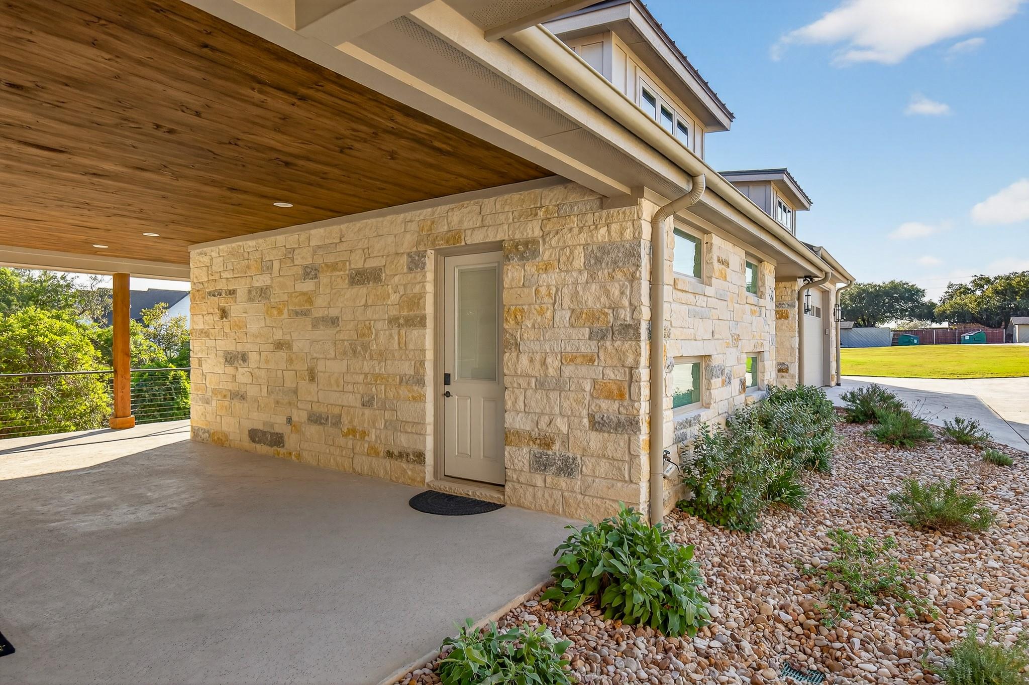 Image 26 of 38 For 1011 Moss Downs