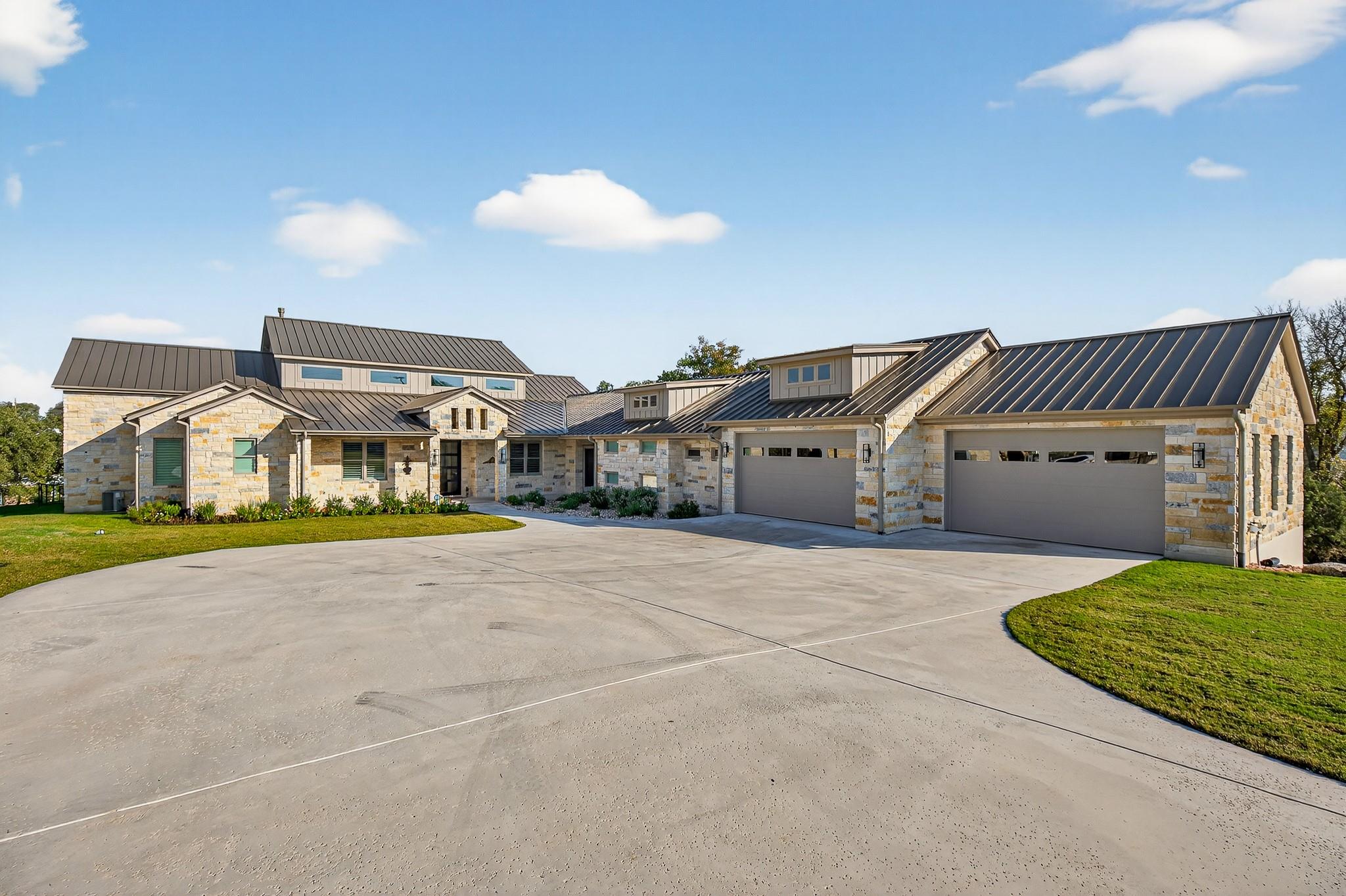 Image 3 of 38 For 1011 Moss Downs