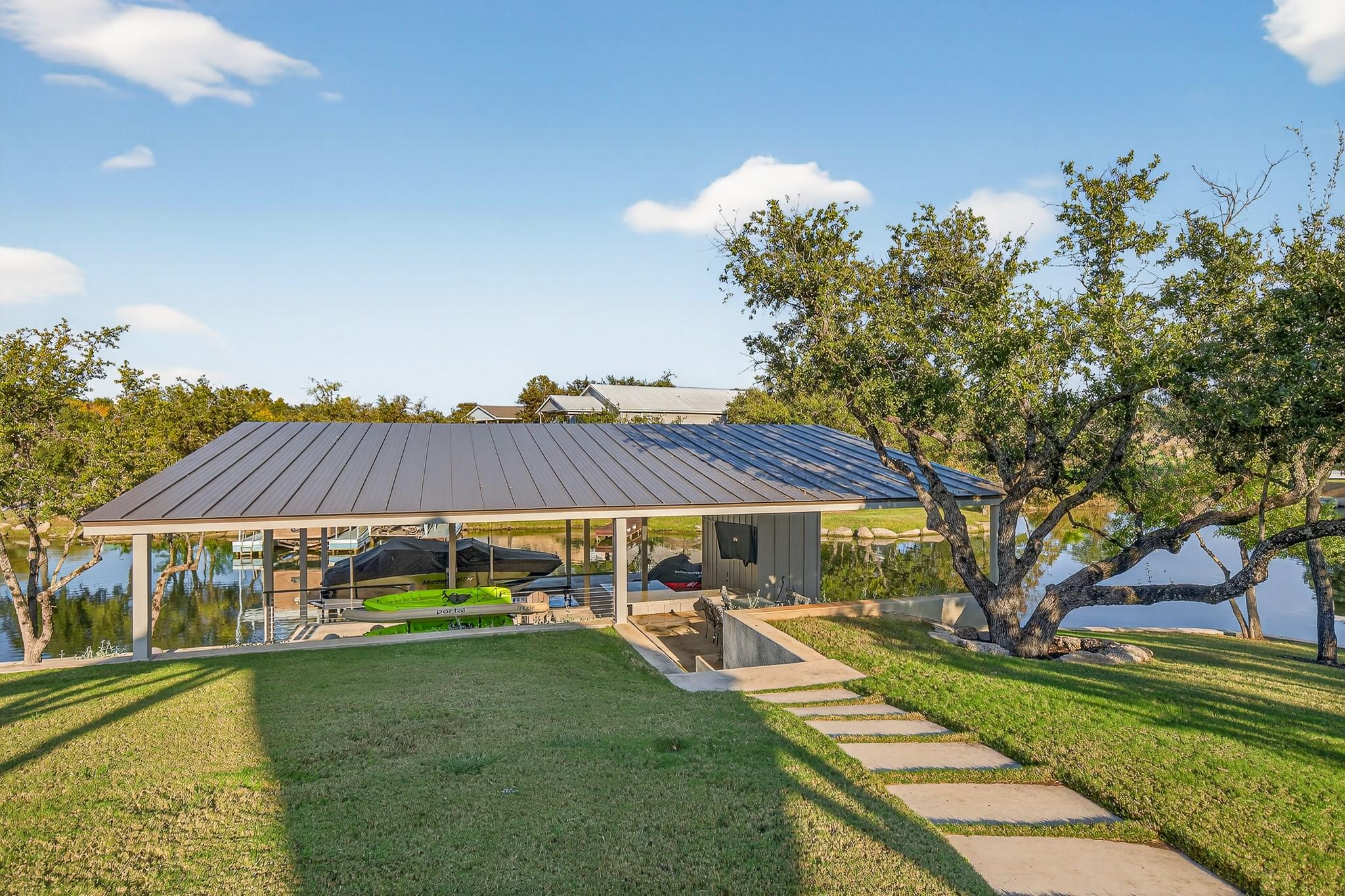 Image 32 of 38 For 1011 Moss Downs