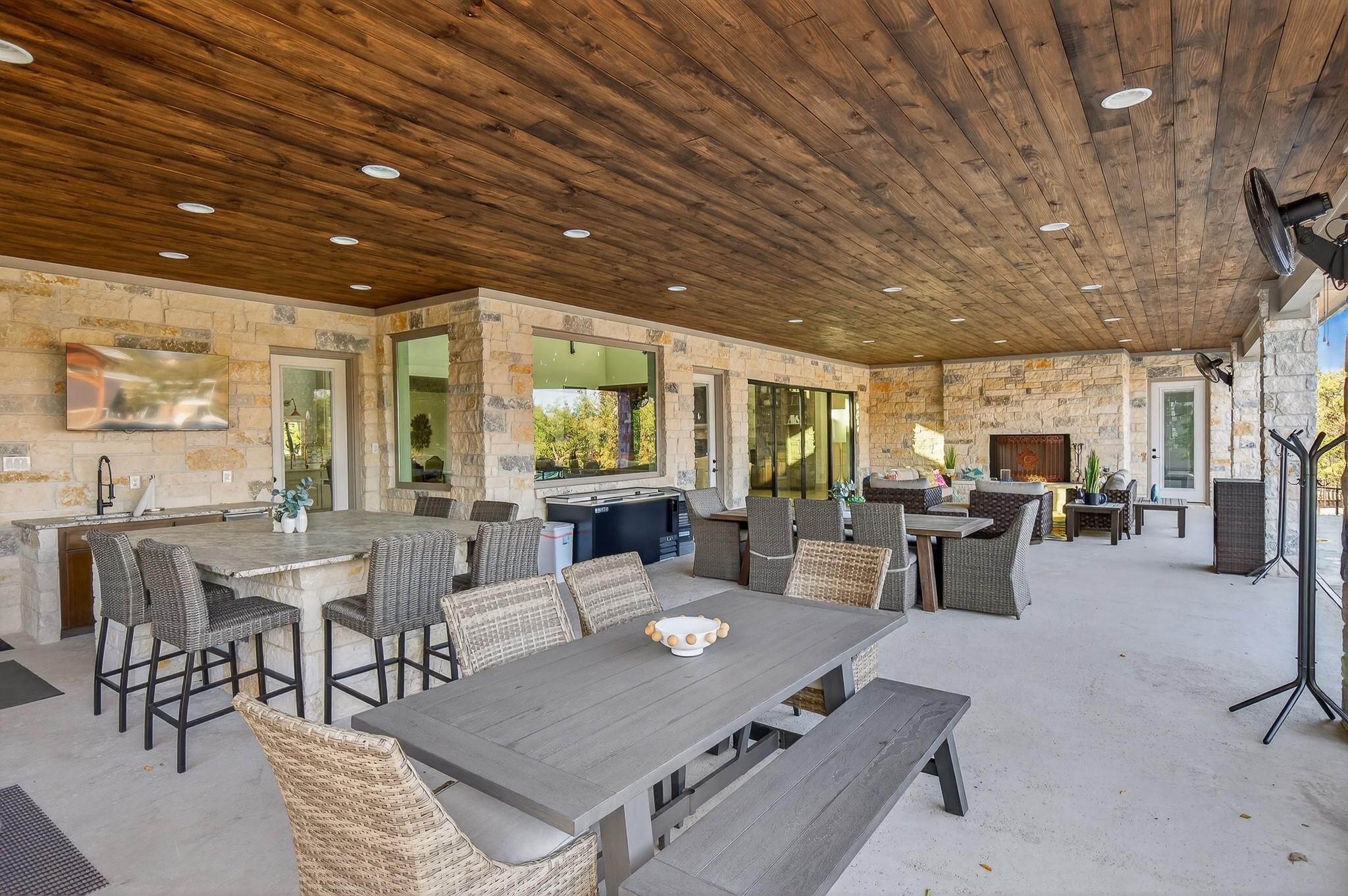 Image 4 of 38 For 1011 Moss Downs