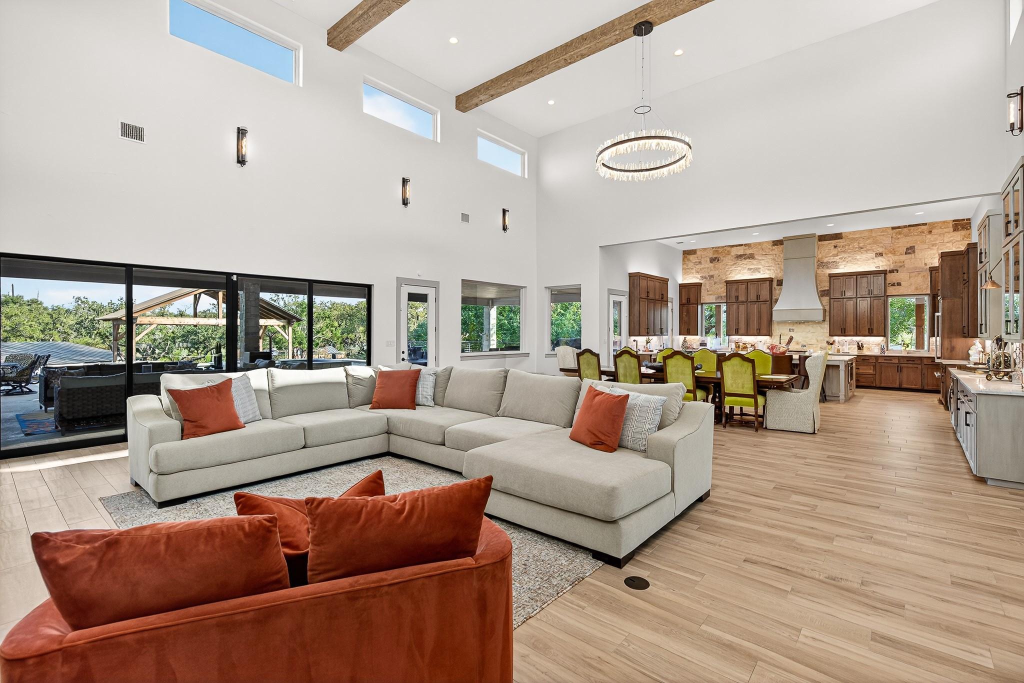 Image 8 of 38 For 1011 Moss Downs