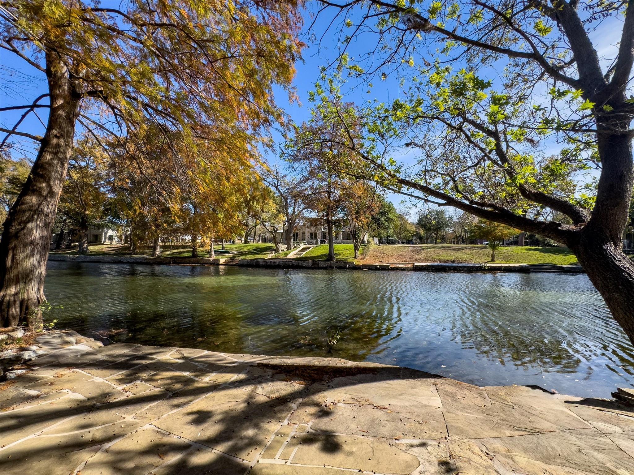 Image 2 of 25 For 476 Lakeview Blvd