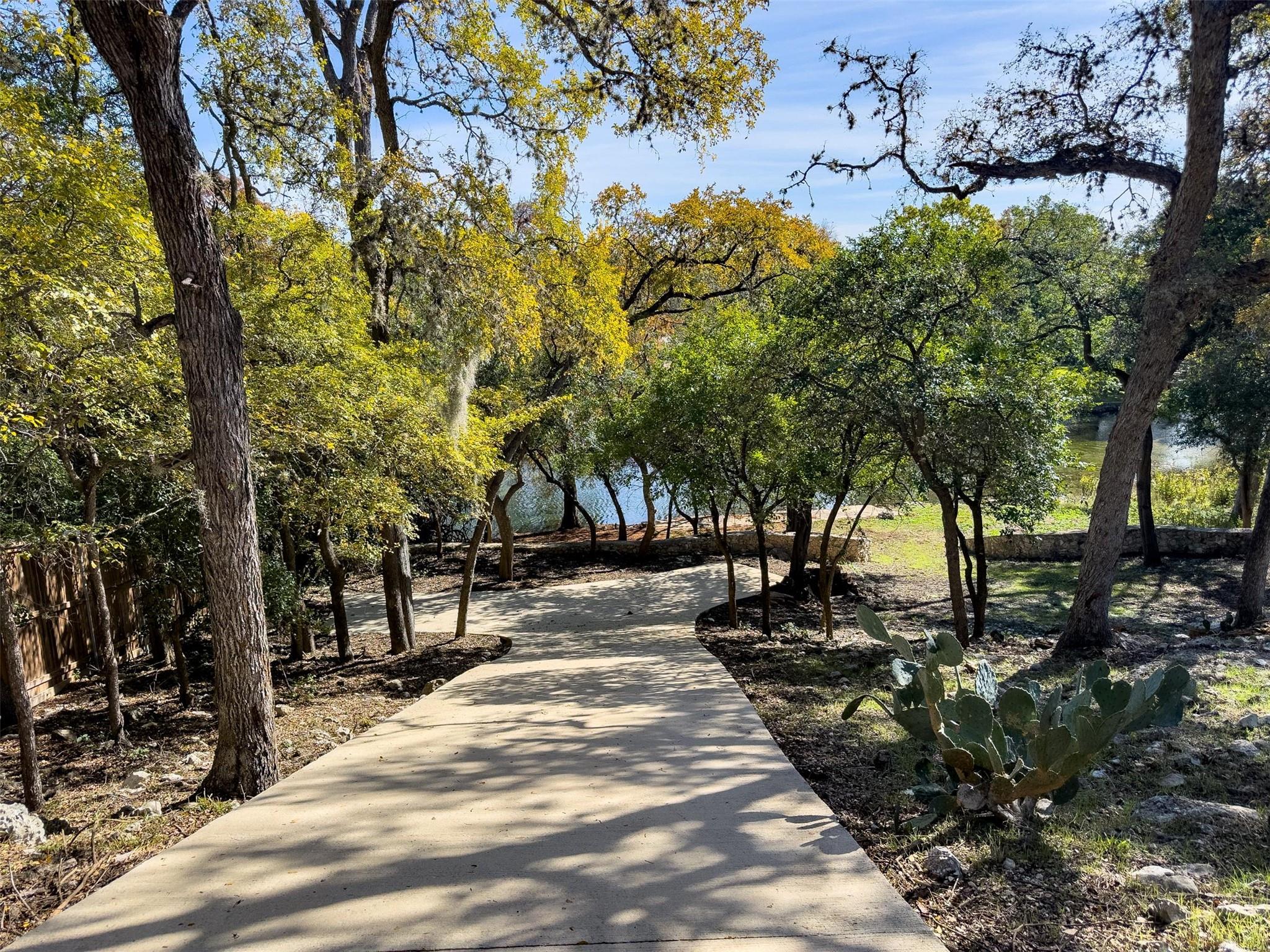 Image 22 of 25 For 476 Lakeview Blvd