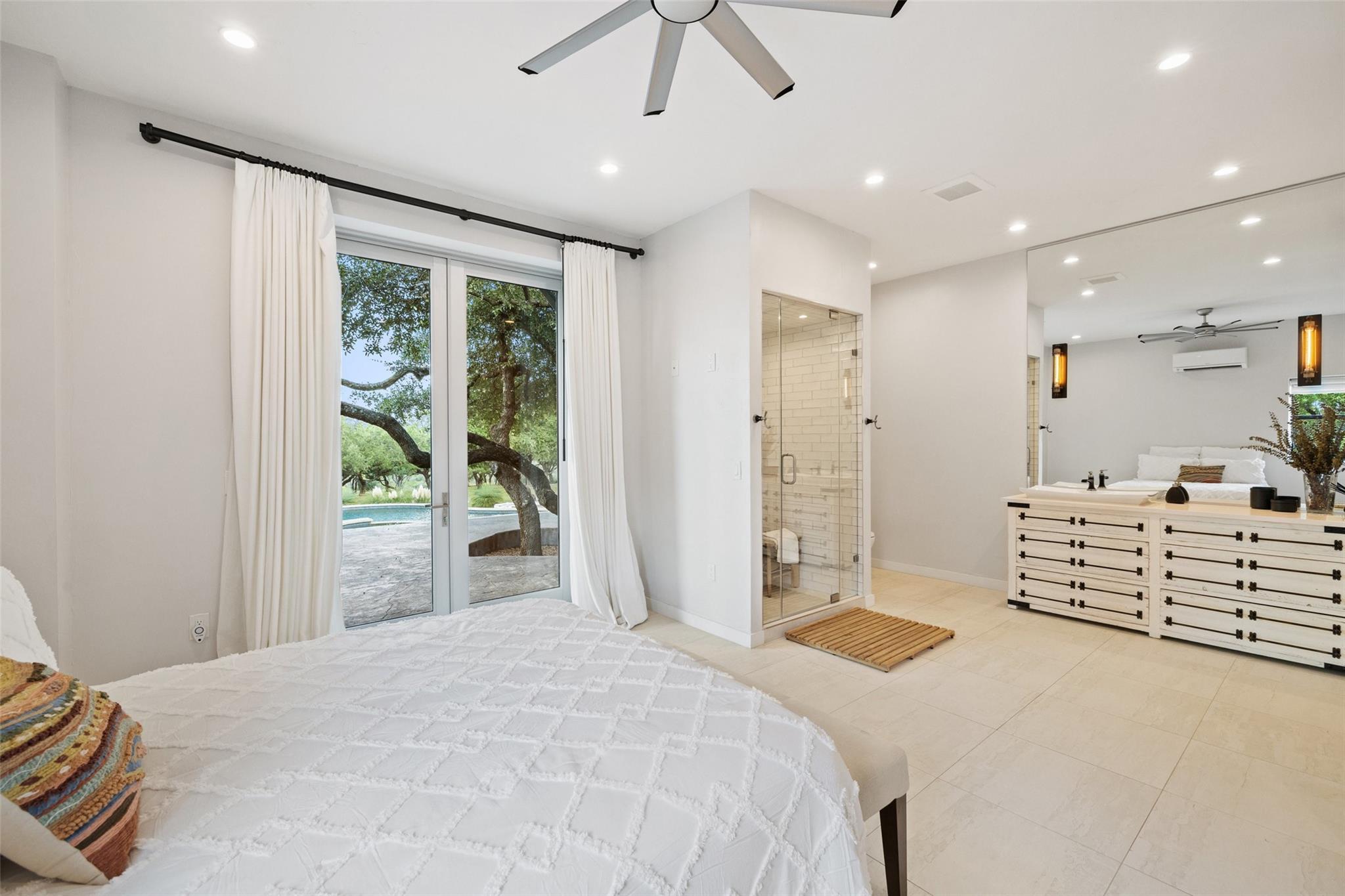 Image 19 of 40 For 2412 Bee Creek Rd