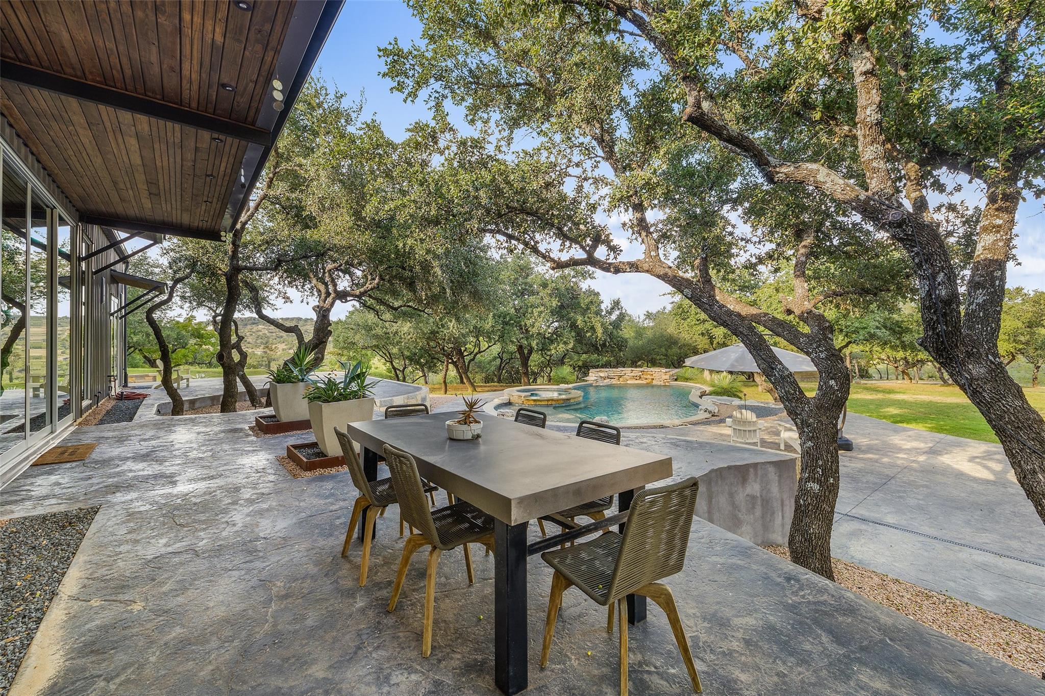 Image 21 of 40 For 2412 Bee Creek Rd