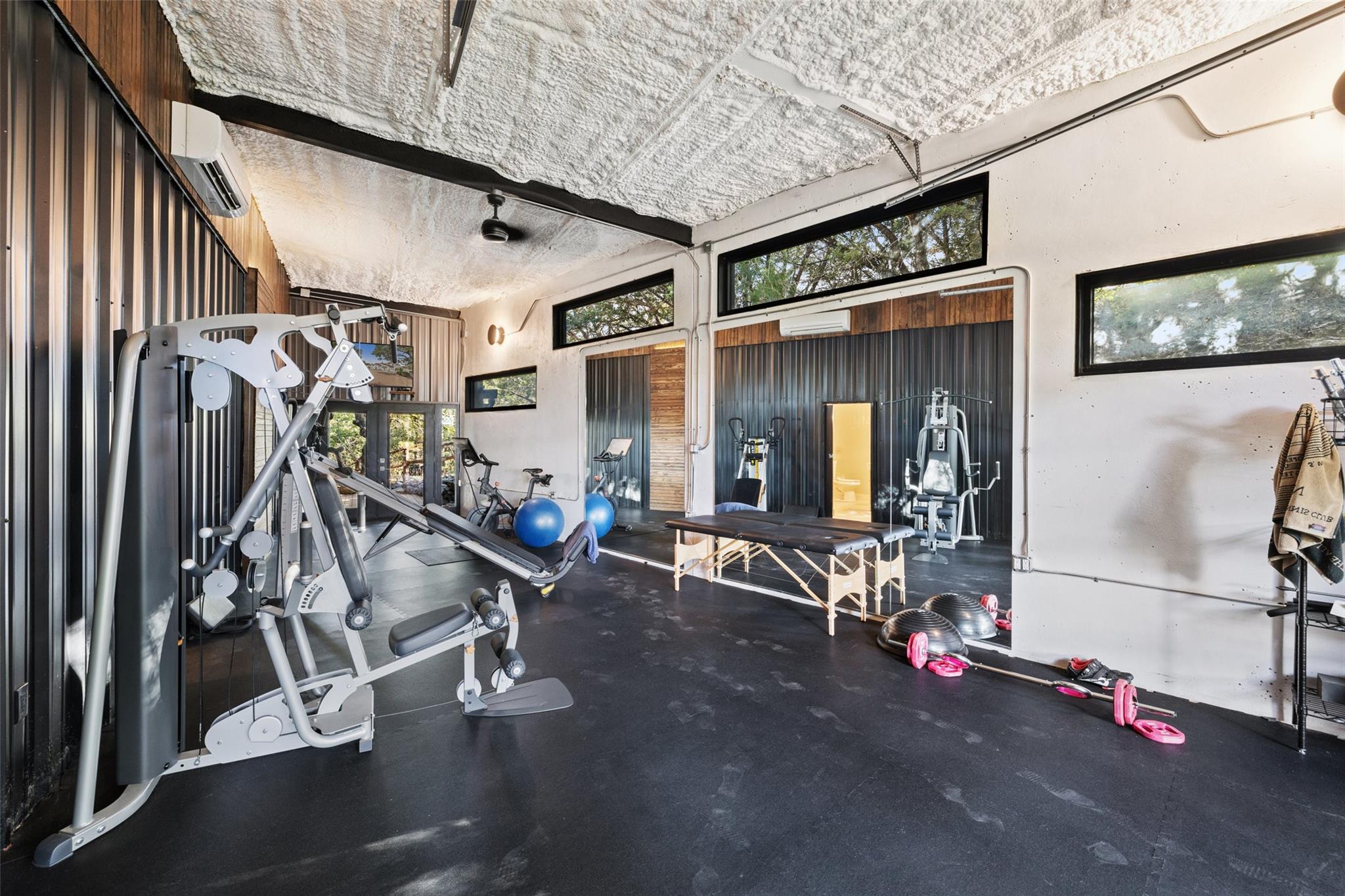 Image 24 of 40 For 2412 Bee Creek Rd