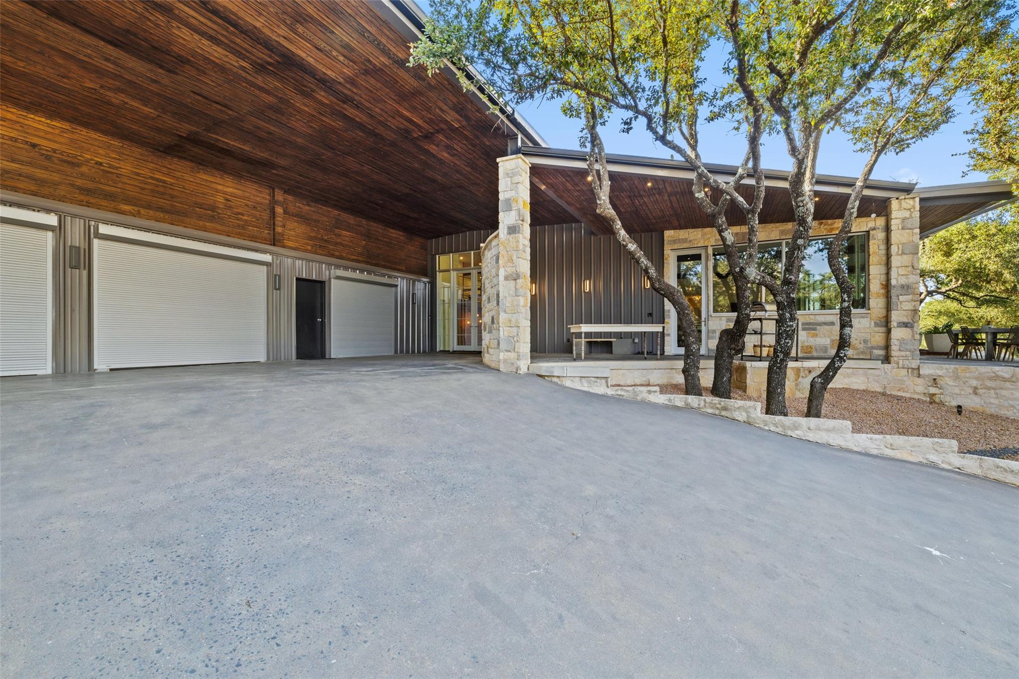 Image 26 of 40 For 2412 Bee Creek Rd