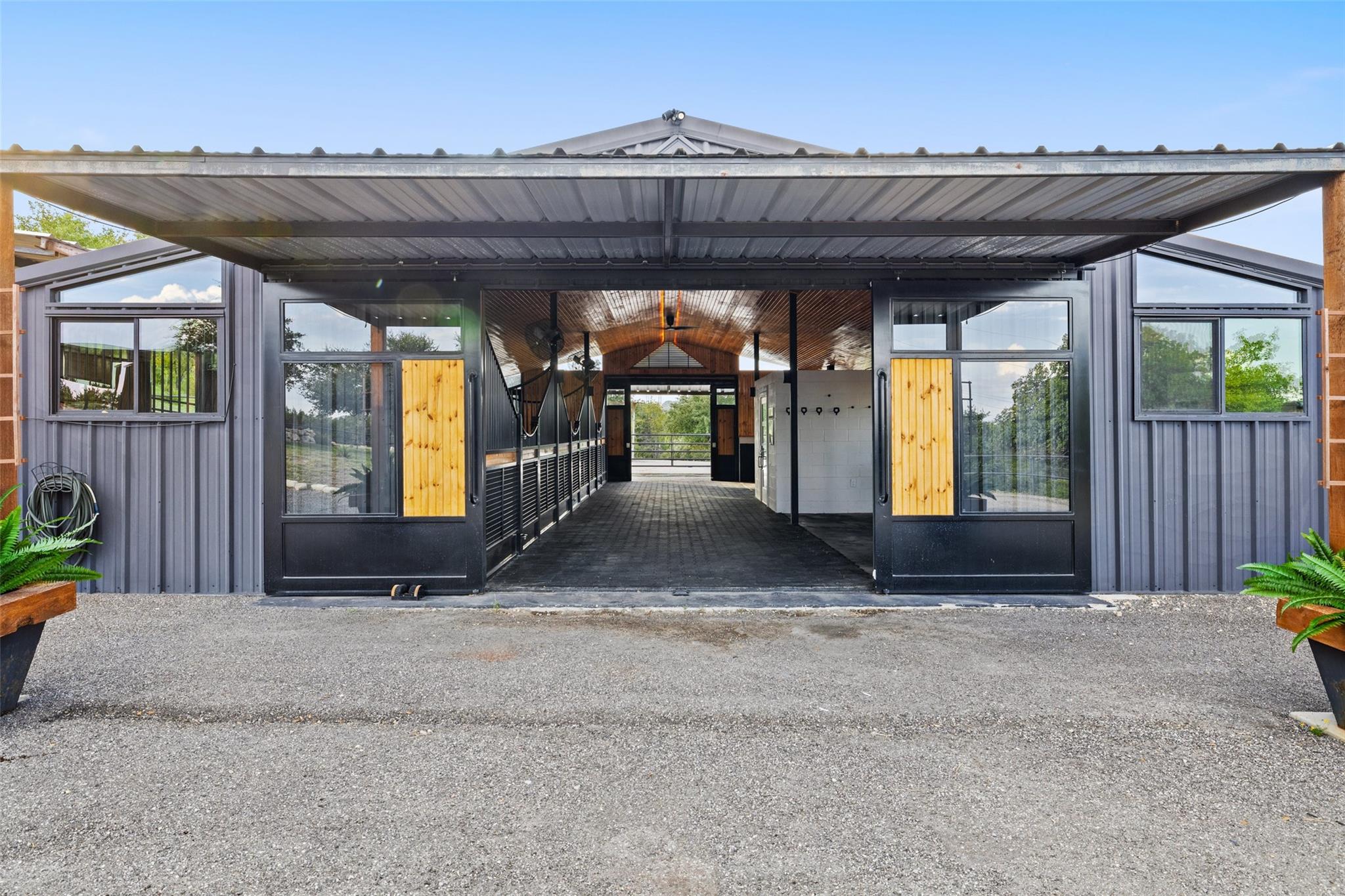 Image 27 of 40 For 2412 Bee Creek Rd