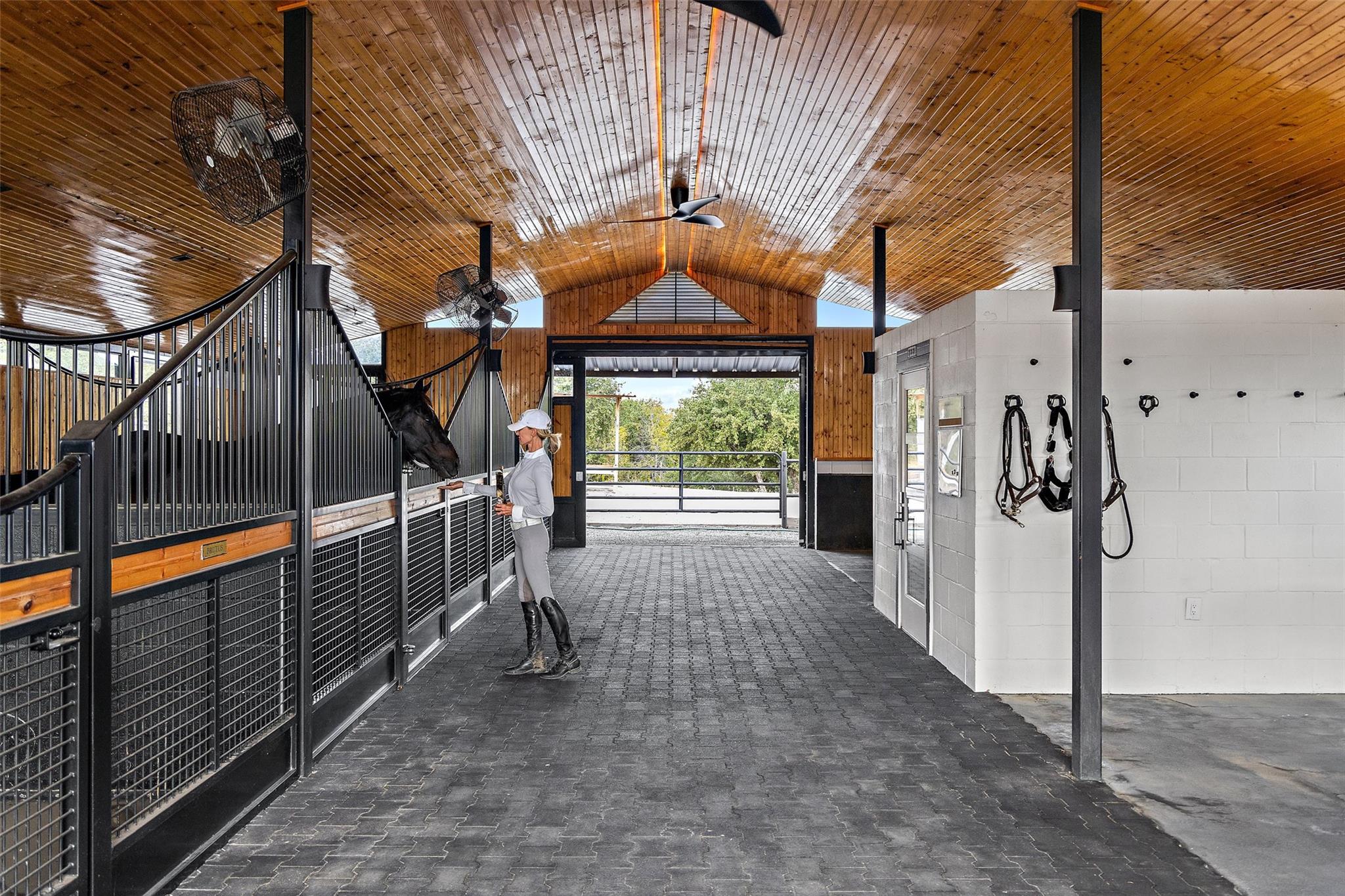 Image 30 of 40 For 2412 Bee Creek Rd