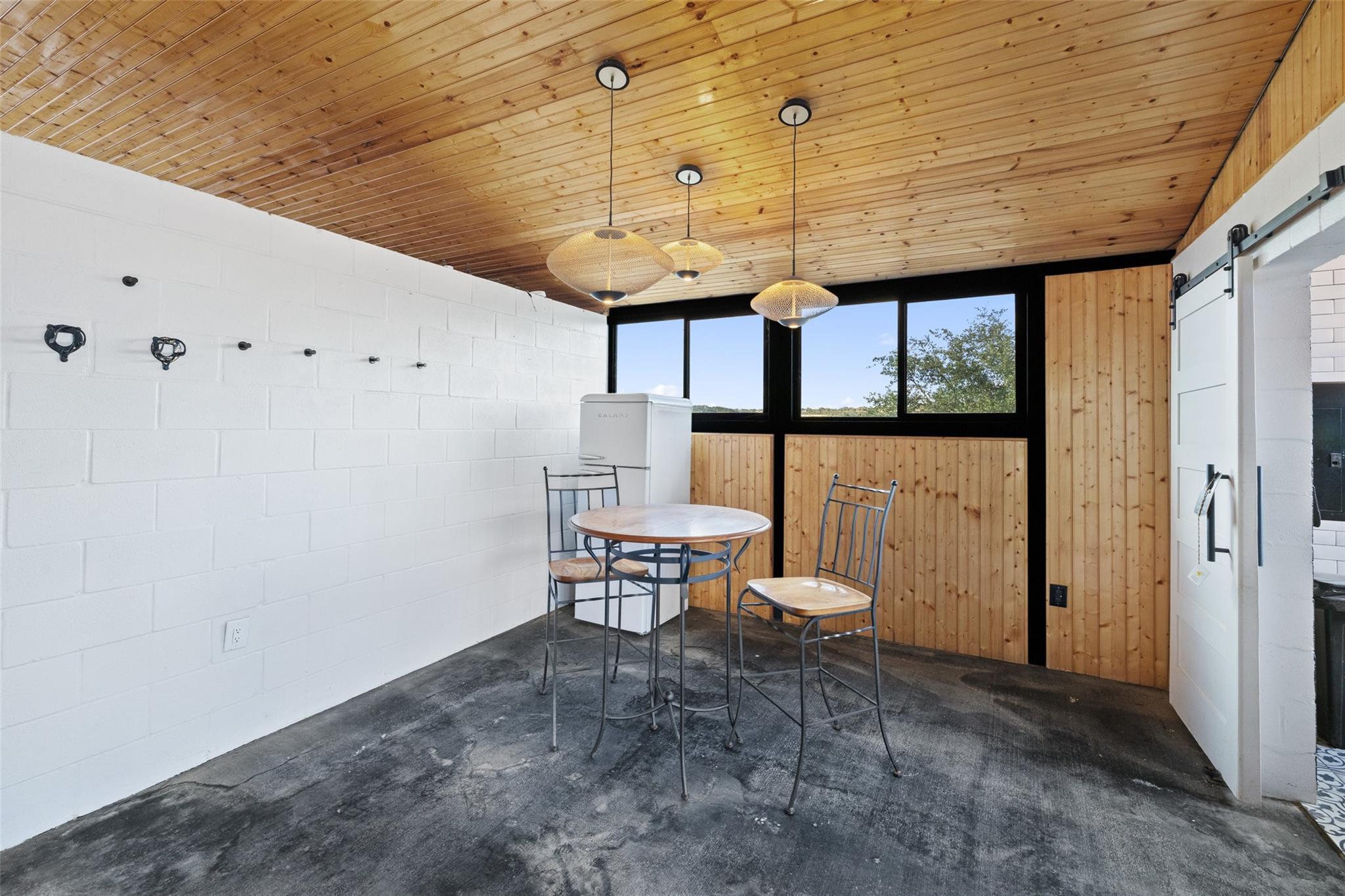 Image 32 of 40 For 2412 Bee Creek Rd