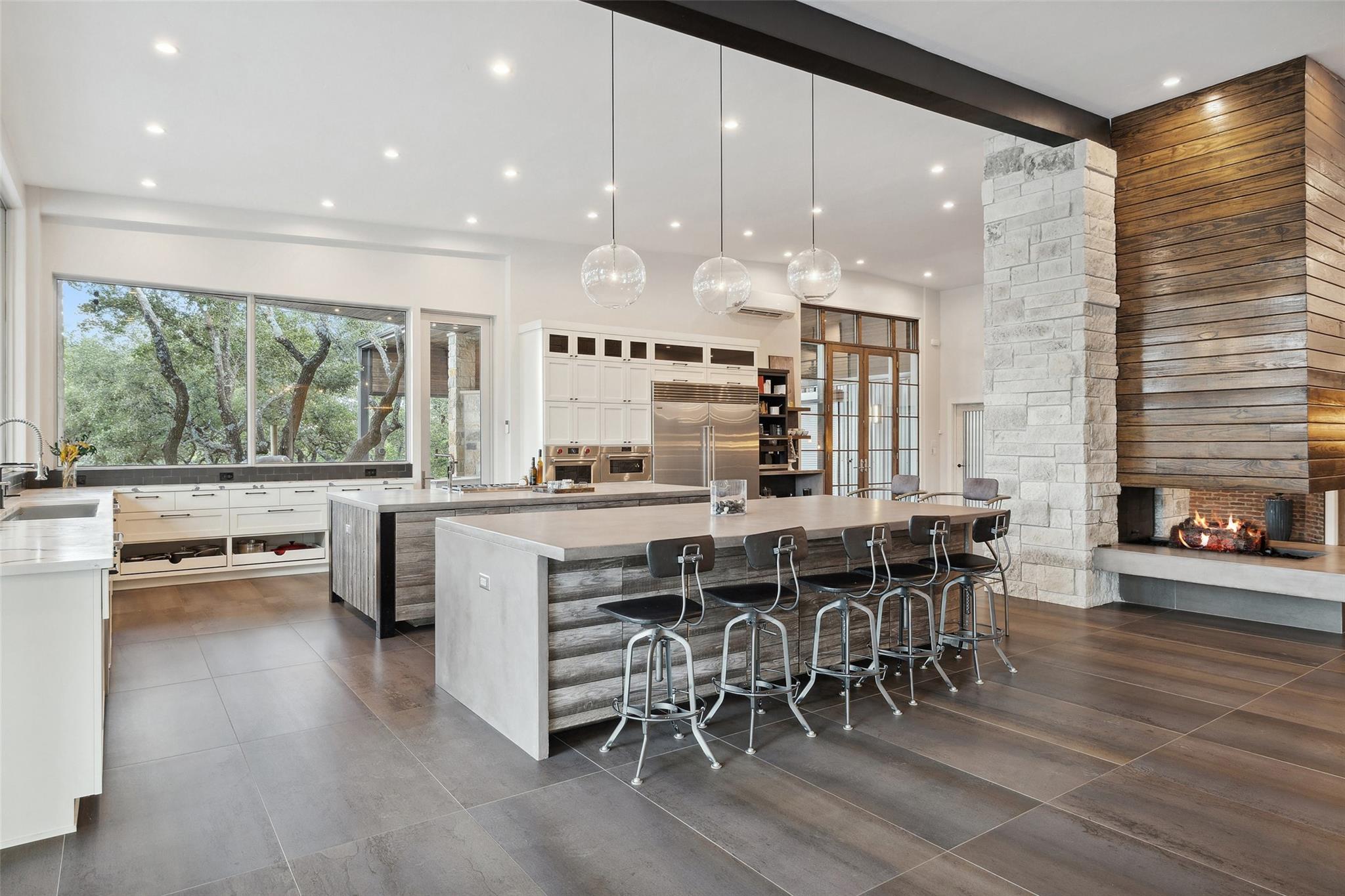 Image 4 of 40 For 2412 Bee Creek Rd