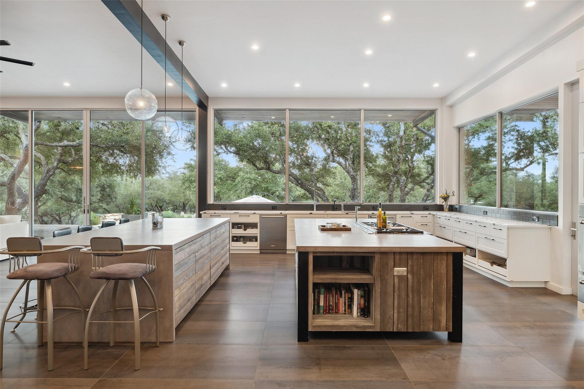 Image 5 of 40 For 2412 Bee Creek Rd