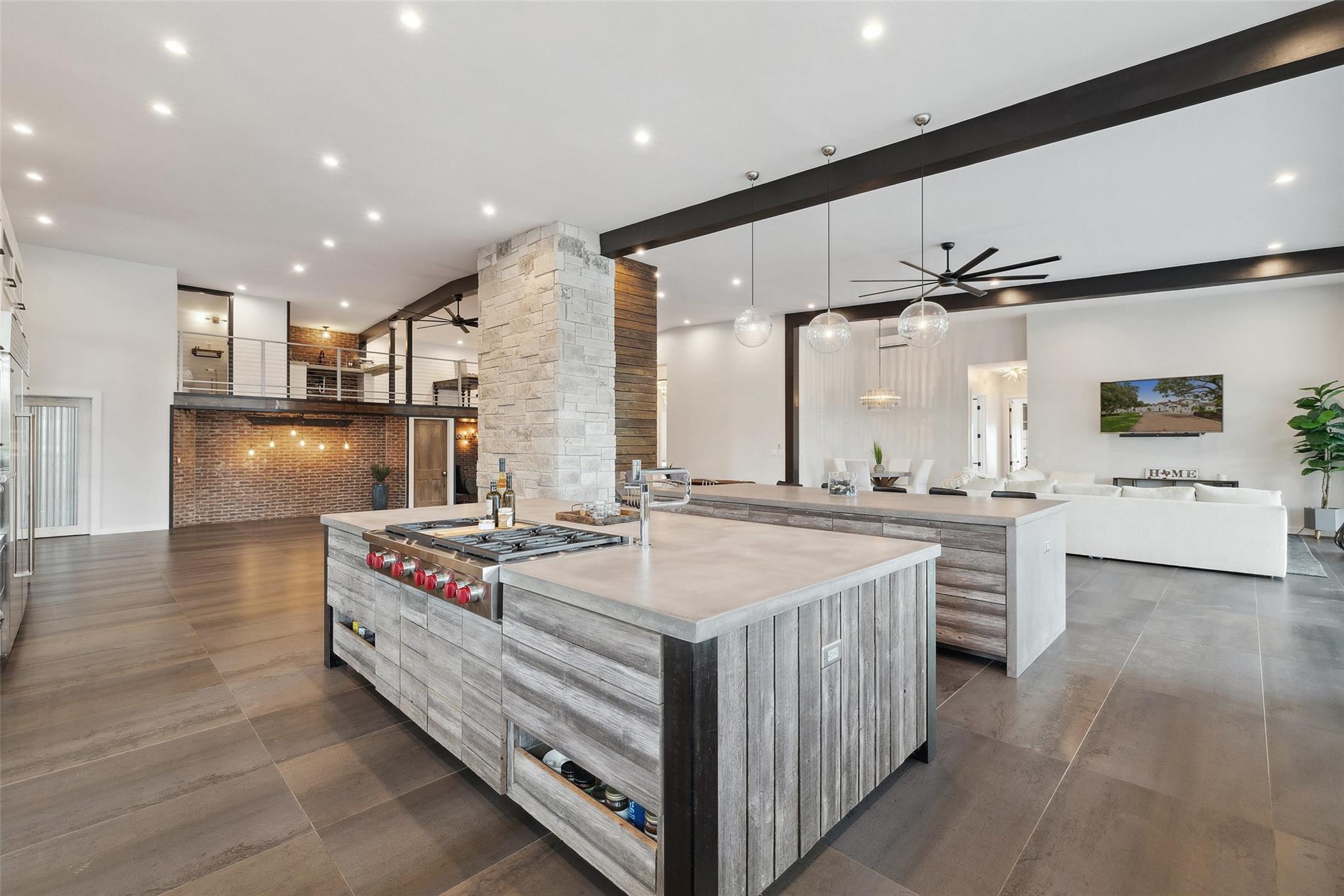 Image 6 of 40 For 2412 Bee Creek Rd