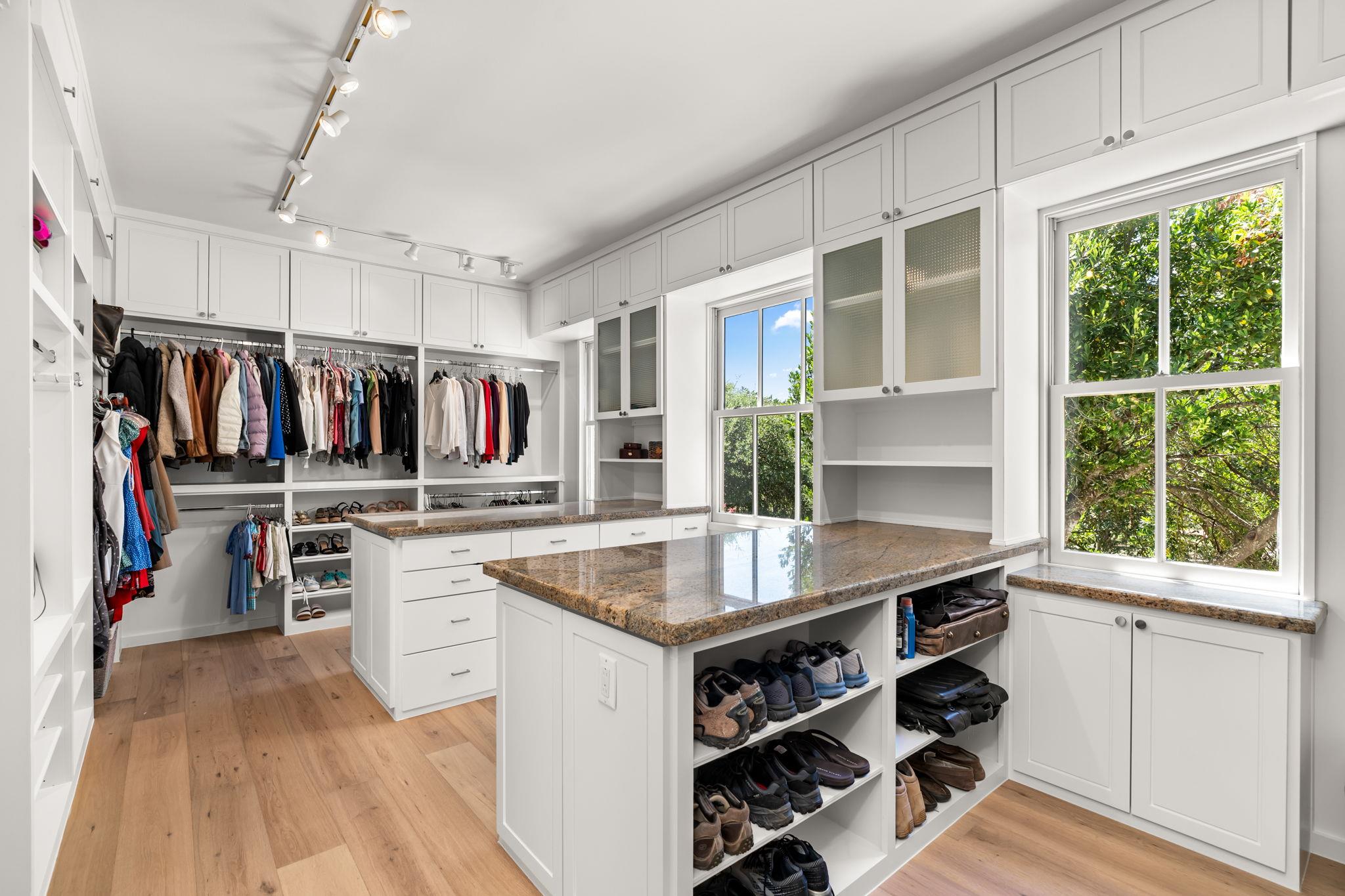 Image 29 of 40 For 11949 Overlook Pass