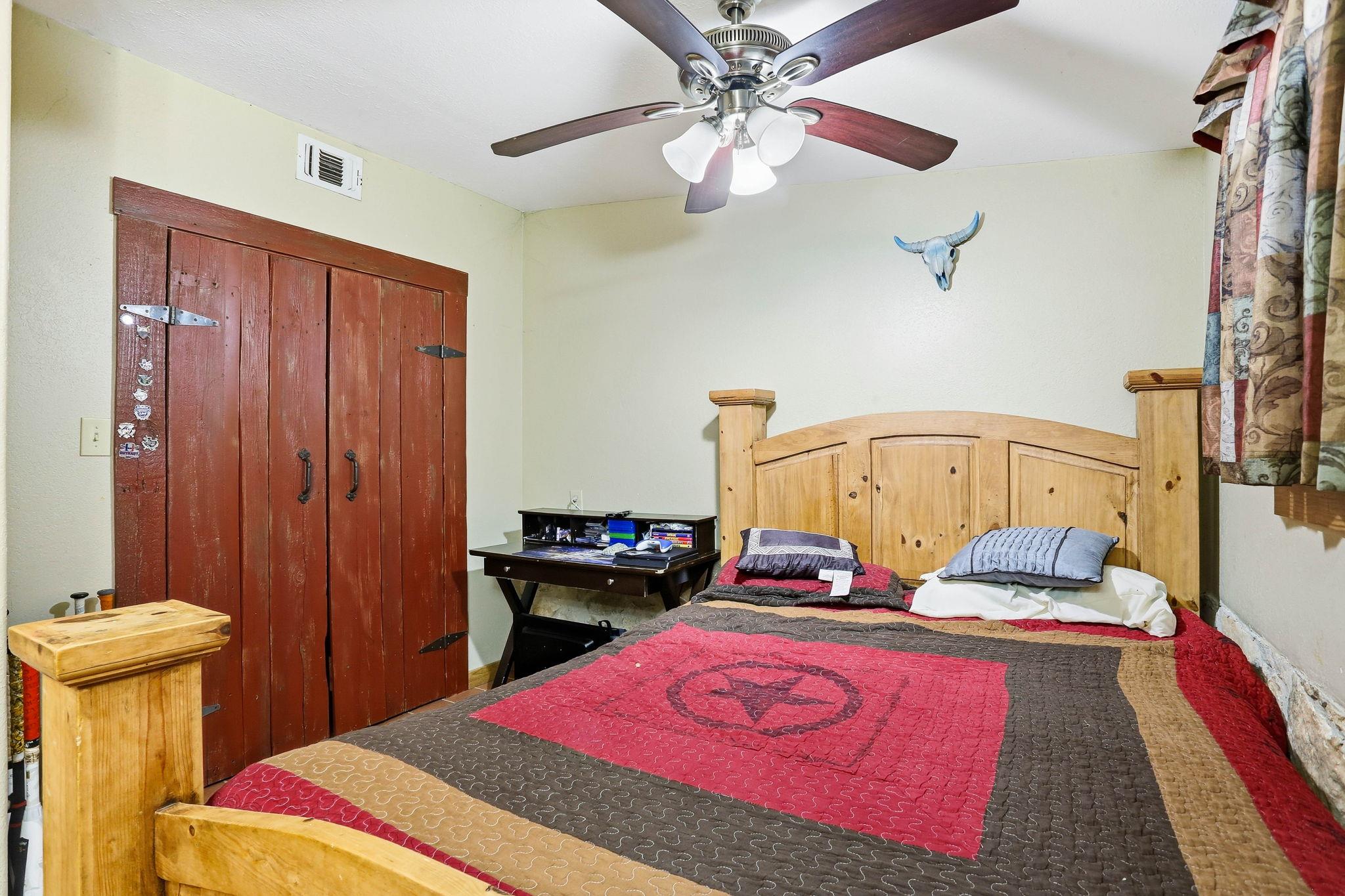 Image 17 of 37 For 340 Rio Oak  