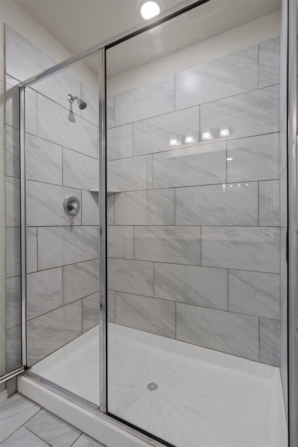 Image 22 of 35 For 222 Jaycen Ln