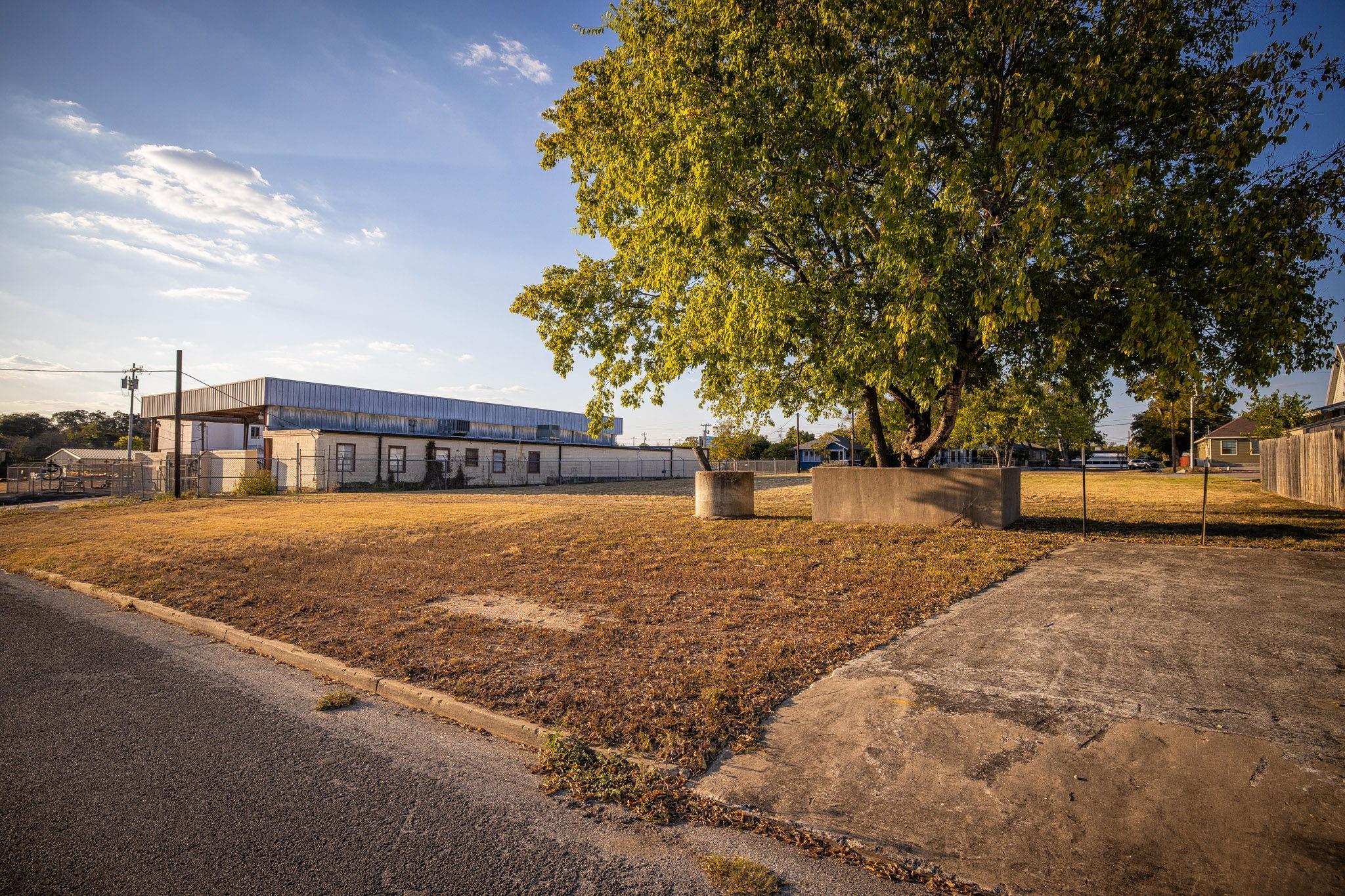 Image 4 of 12 For 515 Donegan St